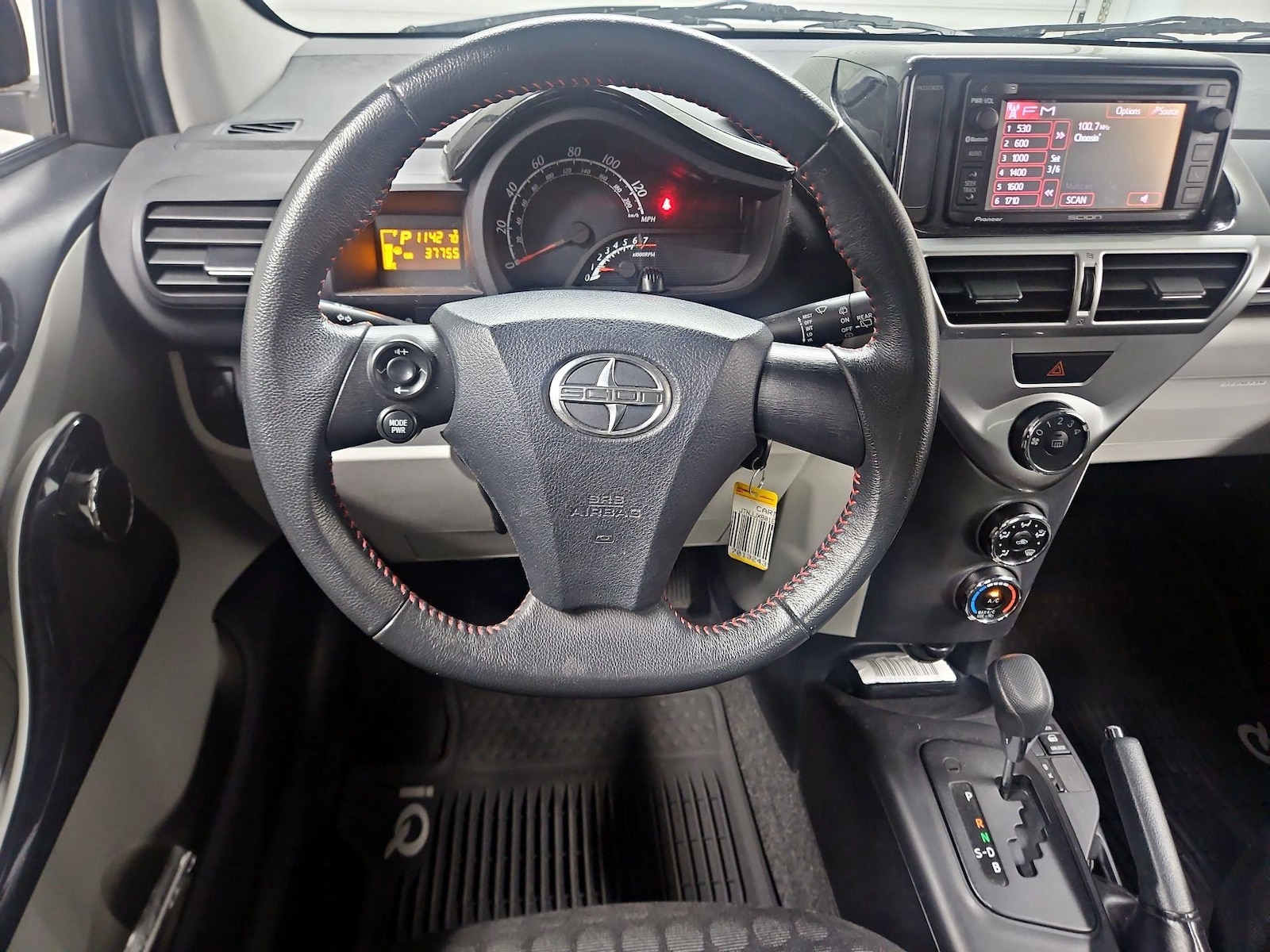 2014 Scion iQ 10 Series - Photo 11