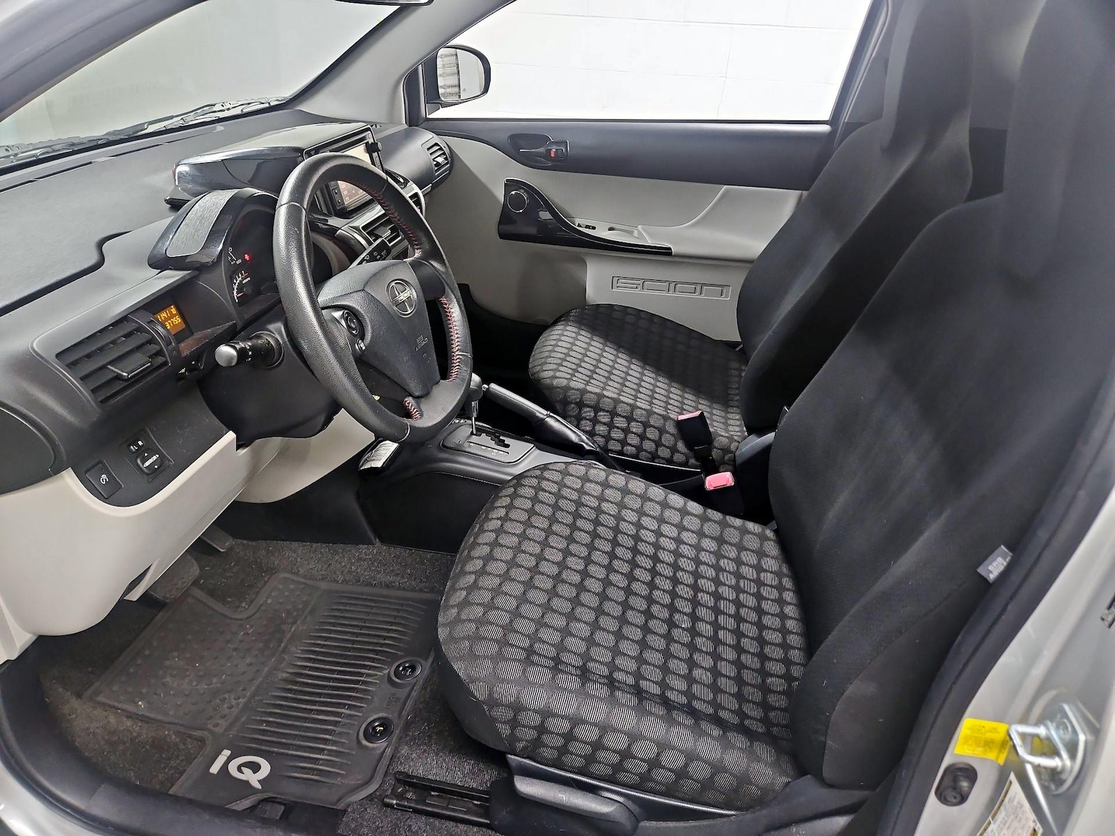 2014 Scion iQ 10 Series - Photo 12