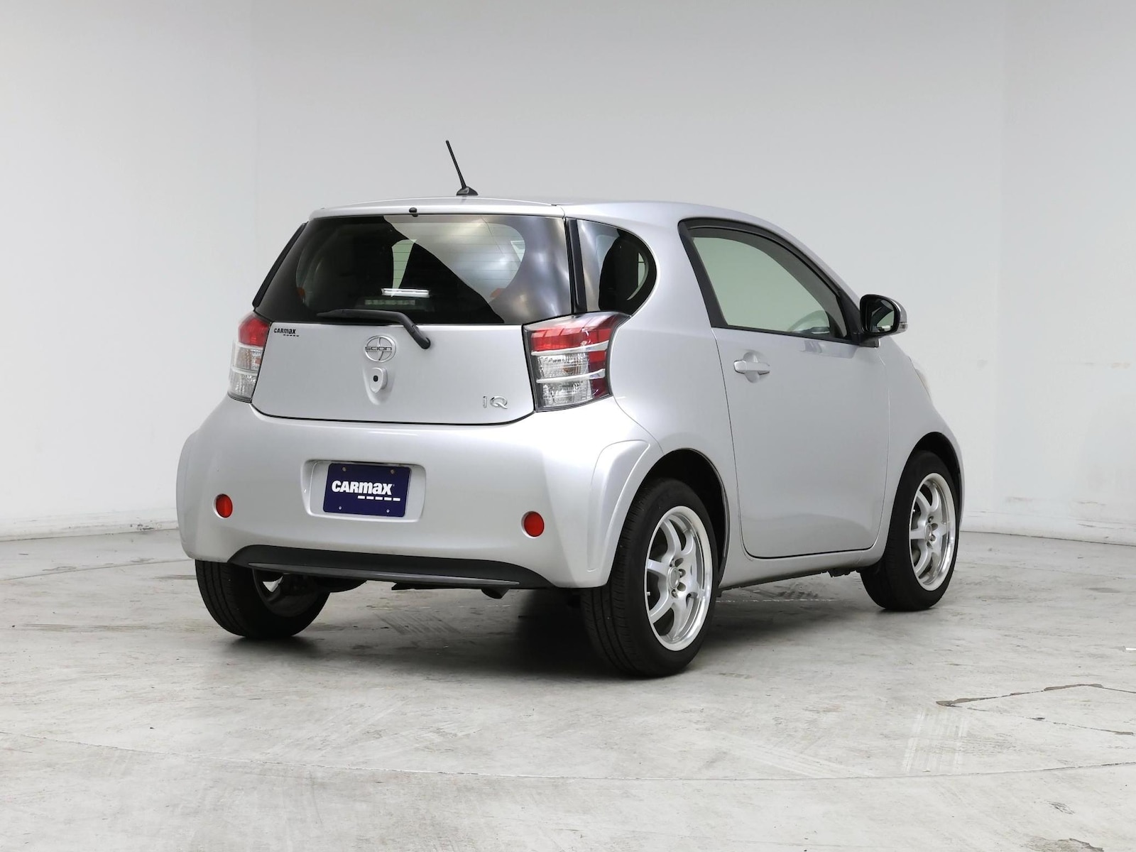 2014 Scion iQ 10 Series - Photo 9