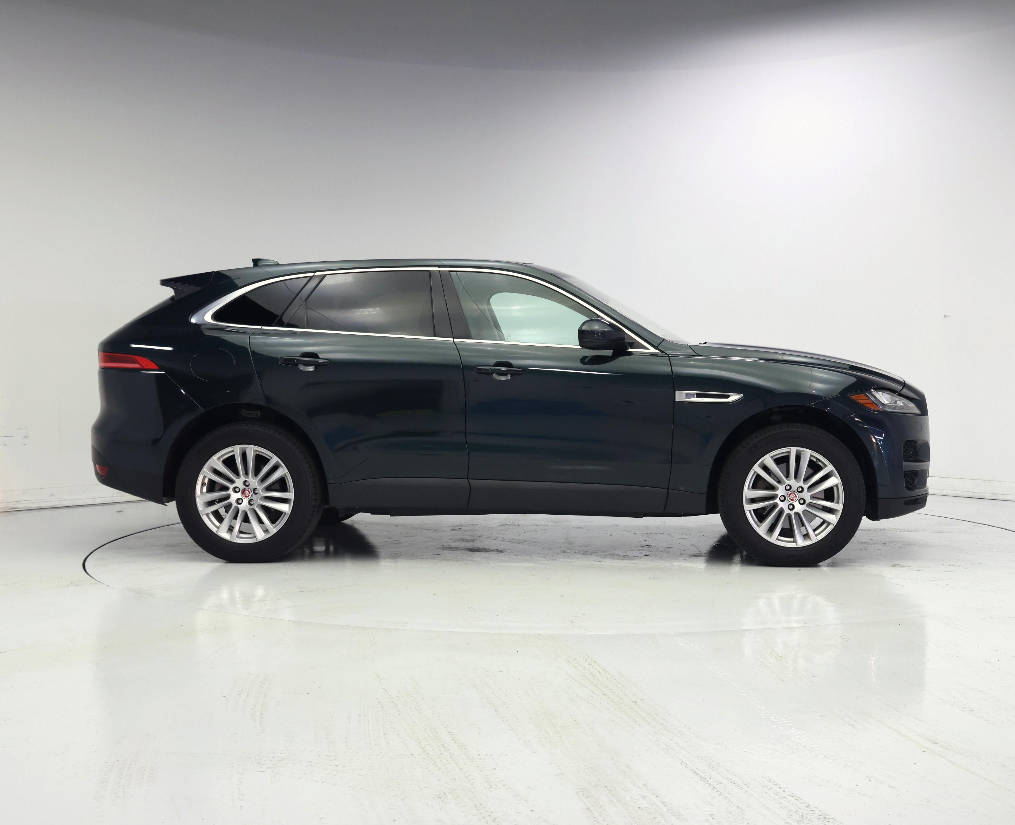 Thumbnail: 2017 Jaguar F-Pace - 7