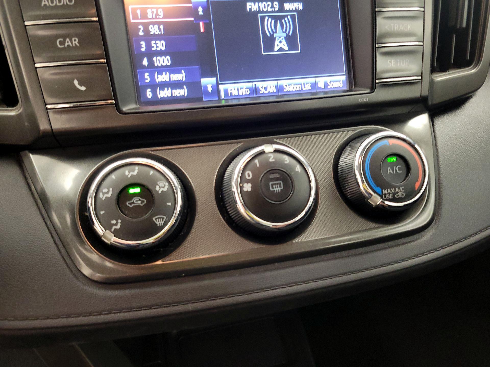 Thumbnail: 2014 Toyota RAV4 - 16