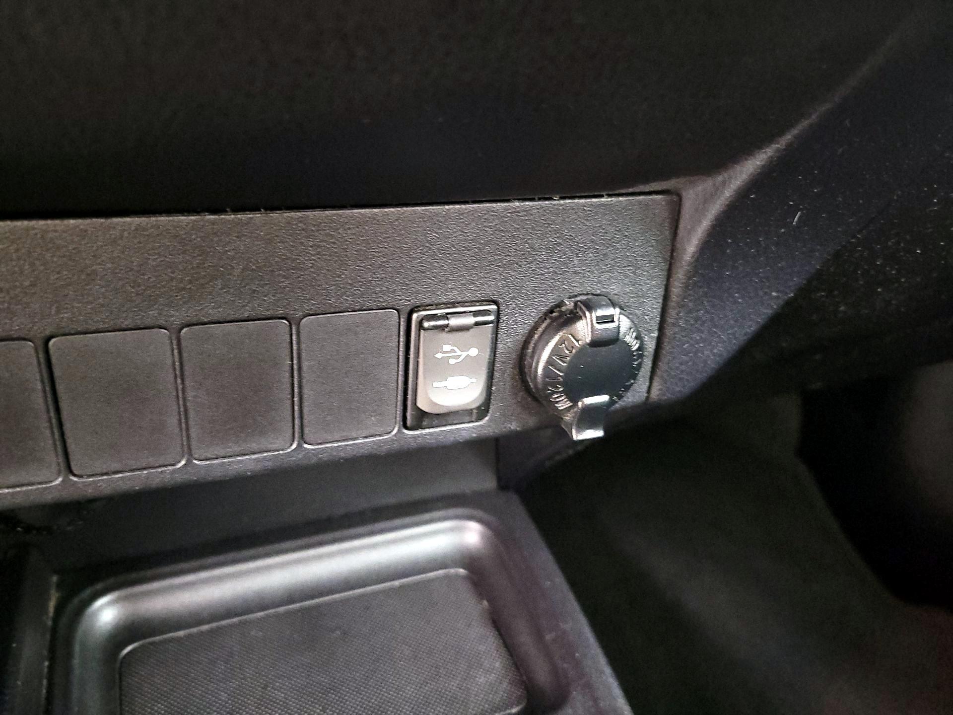 Thumbnail: 2014 Toyota RAV4 - 18