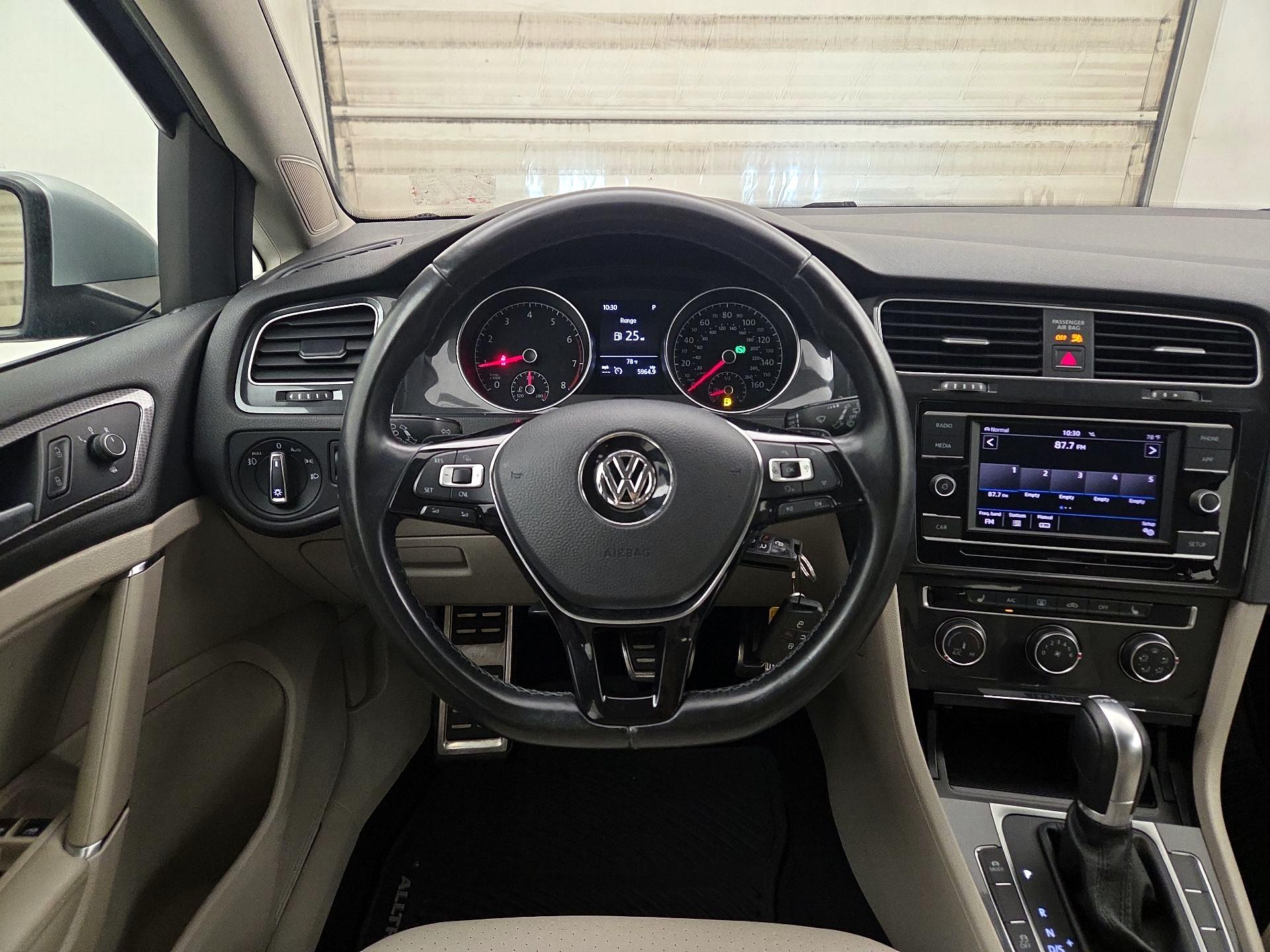 Thumbnail: 2018 Volkswagen Golf - 10