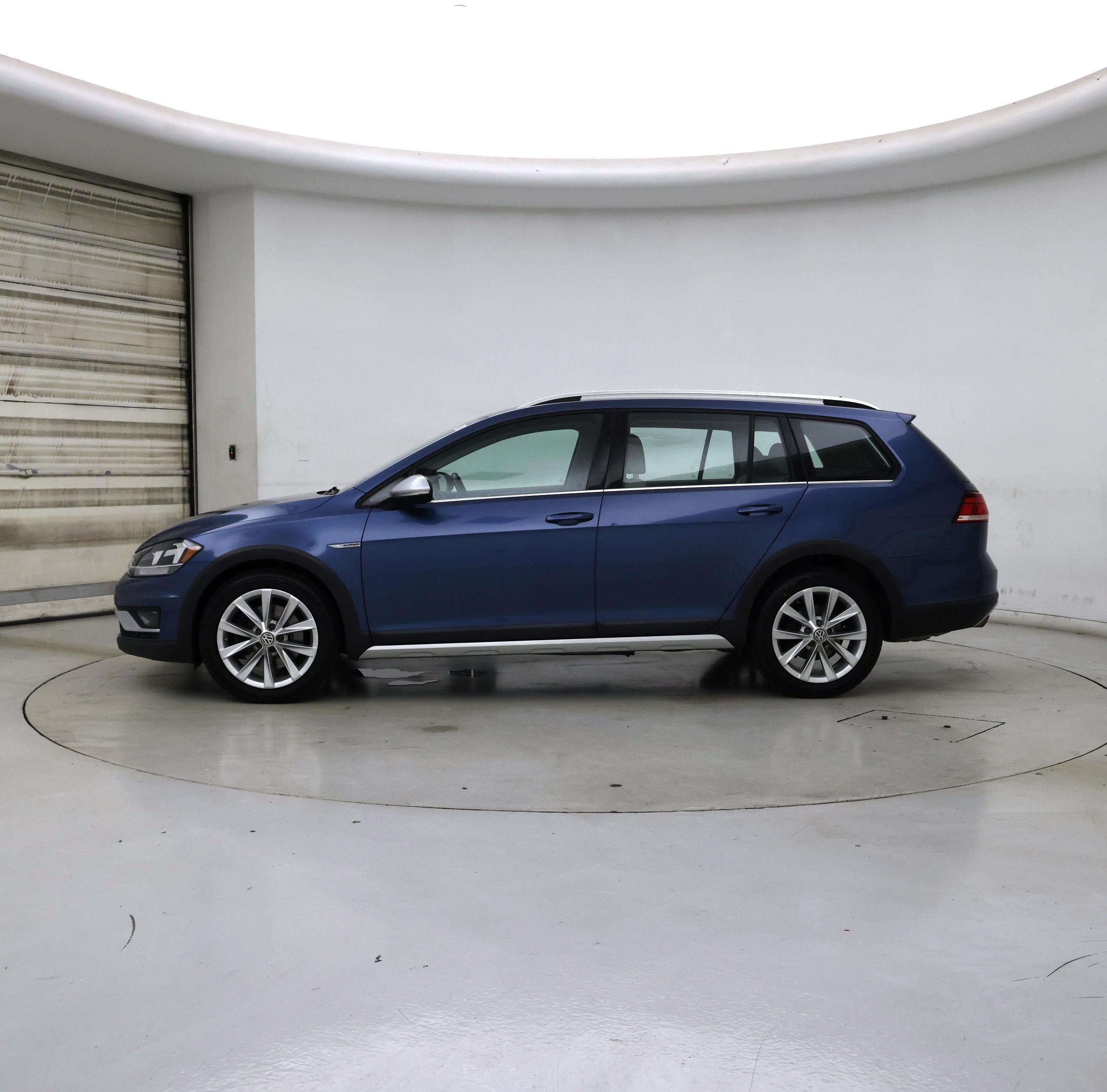 Thumbnail: 2018 Volkswagen Golf - 3
