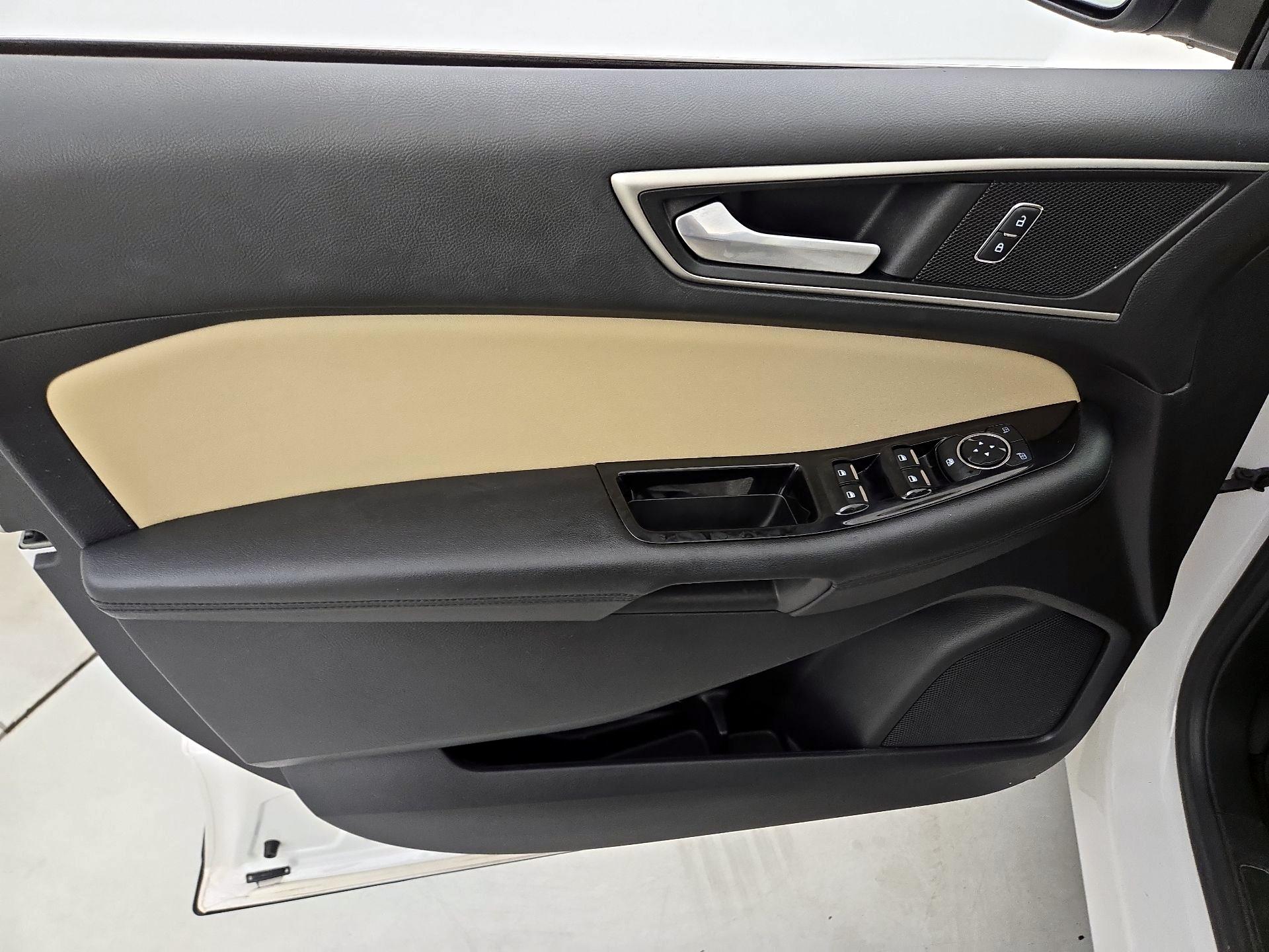 Thumbnail: 2016 Ford Edge - 12