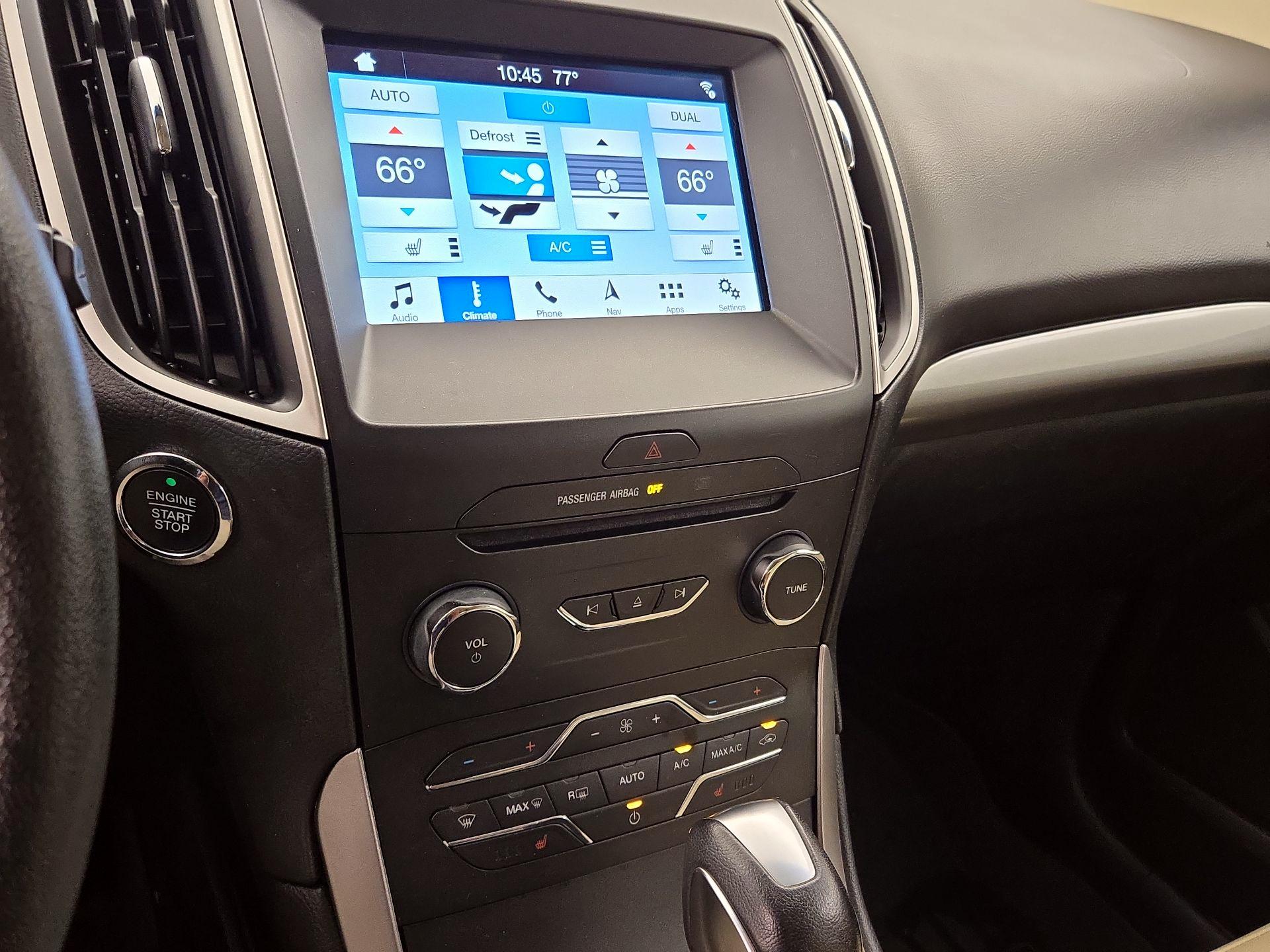 Thumbnail: 2016 Ford Edge - 17