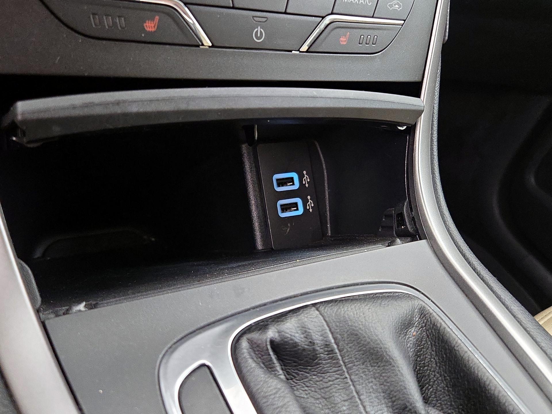 Thumbnail: 2016 Ford Edge - 19