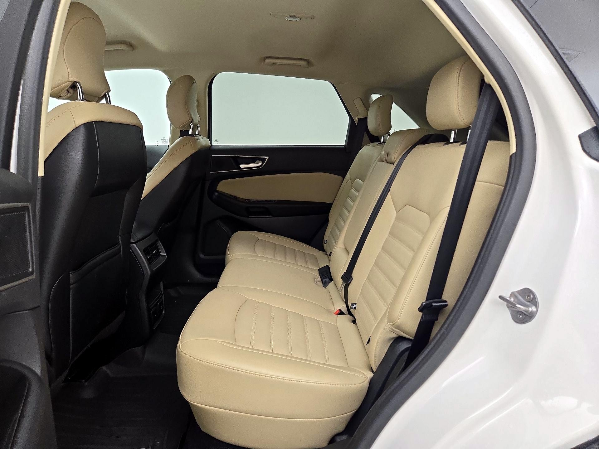 Thumbnail: 2016 Ford Edge - 20