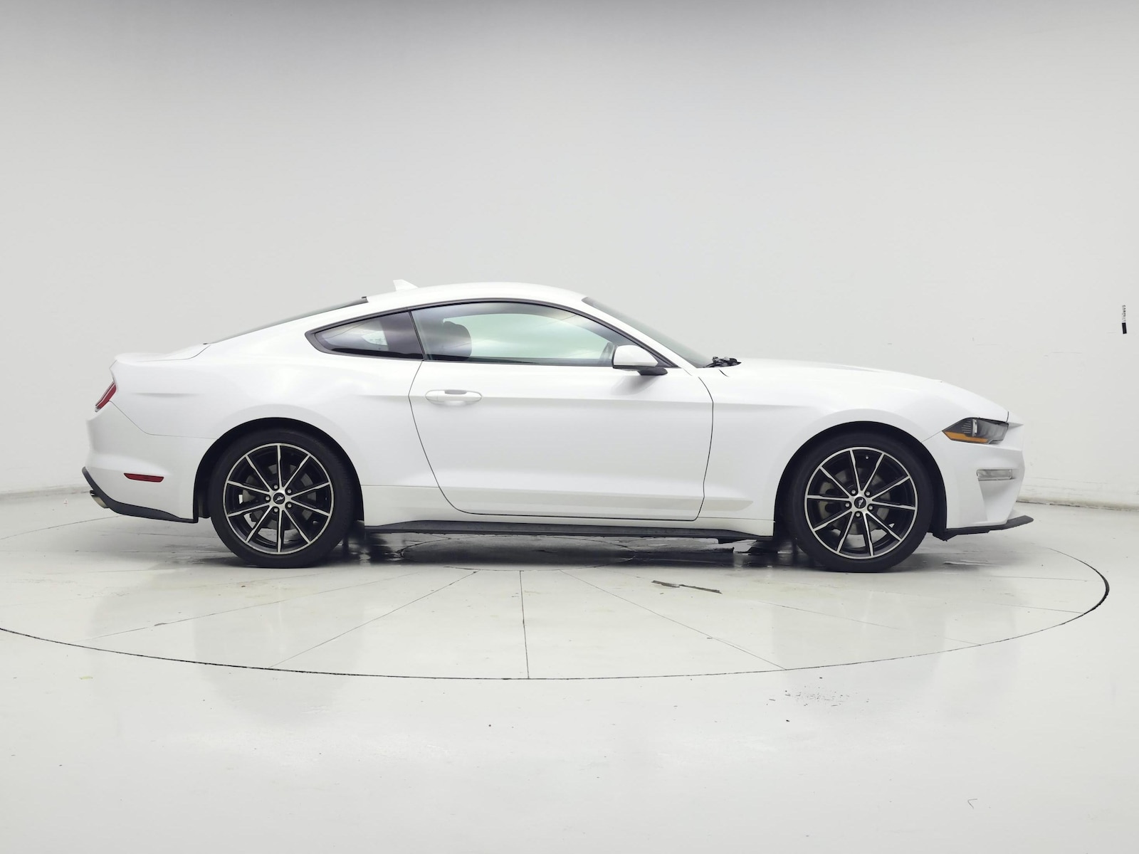 2021 Ford Mustang EcoBoost - Photo 8