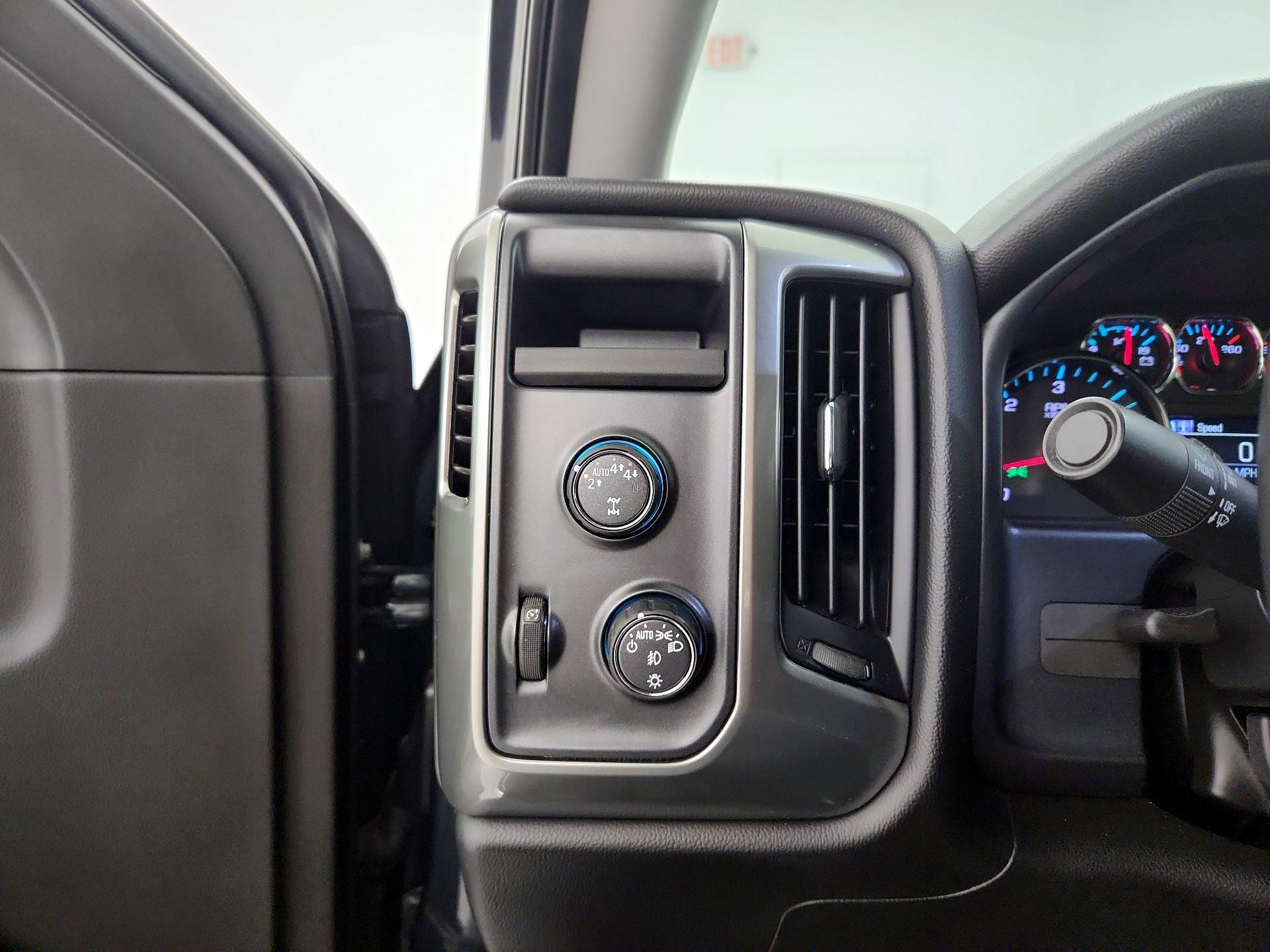 Thumbnail: 2018 Chevrolet Silverado 1500 - 11