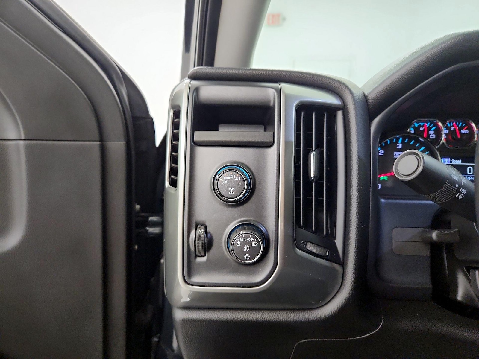 2018 Chevrolet Silverado 1500 LT - Photo 12