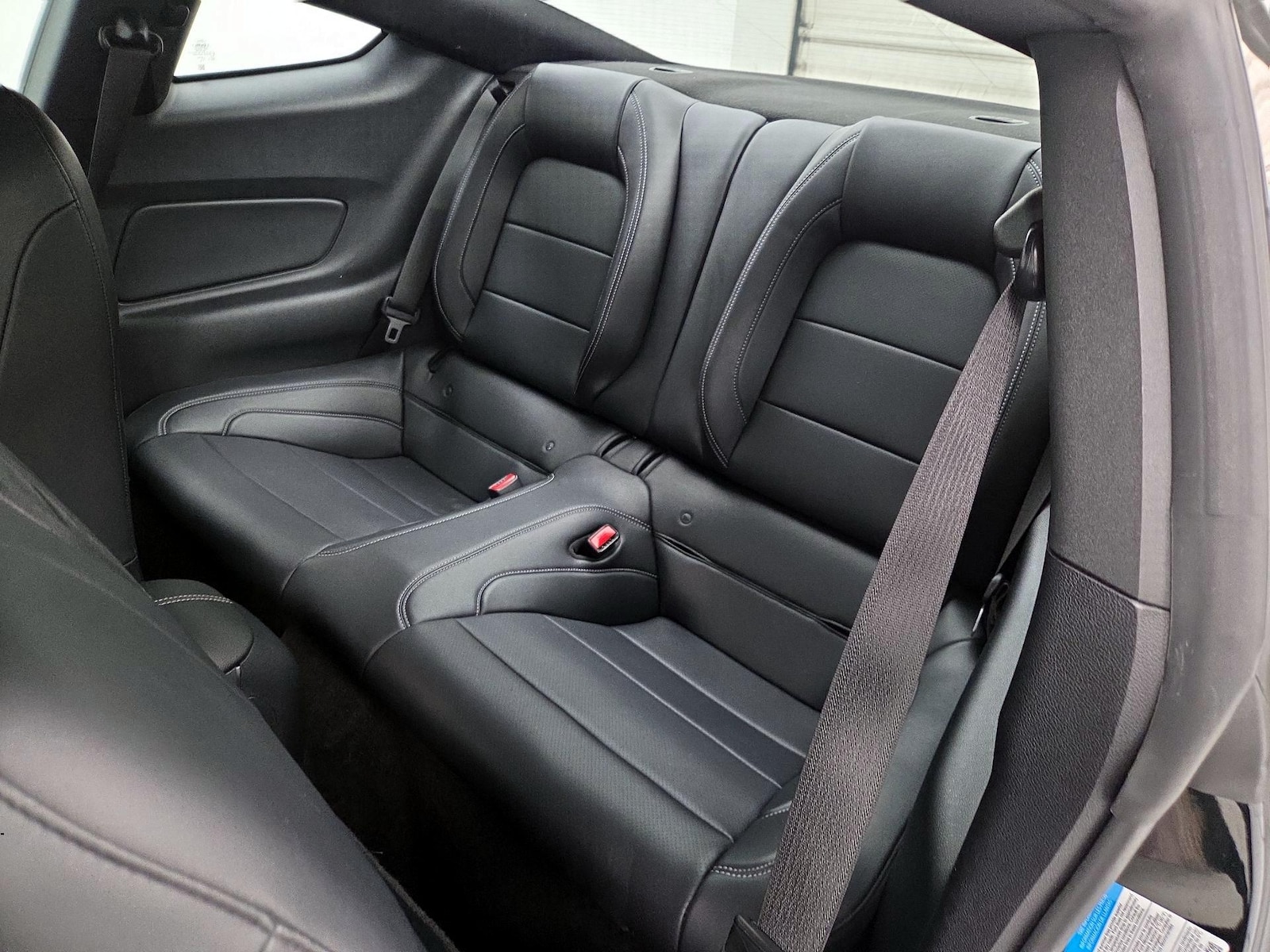 2015 Ford Mustang EcoBoost - Photo 20