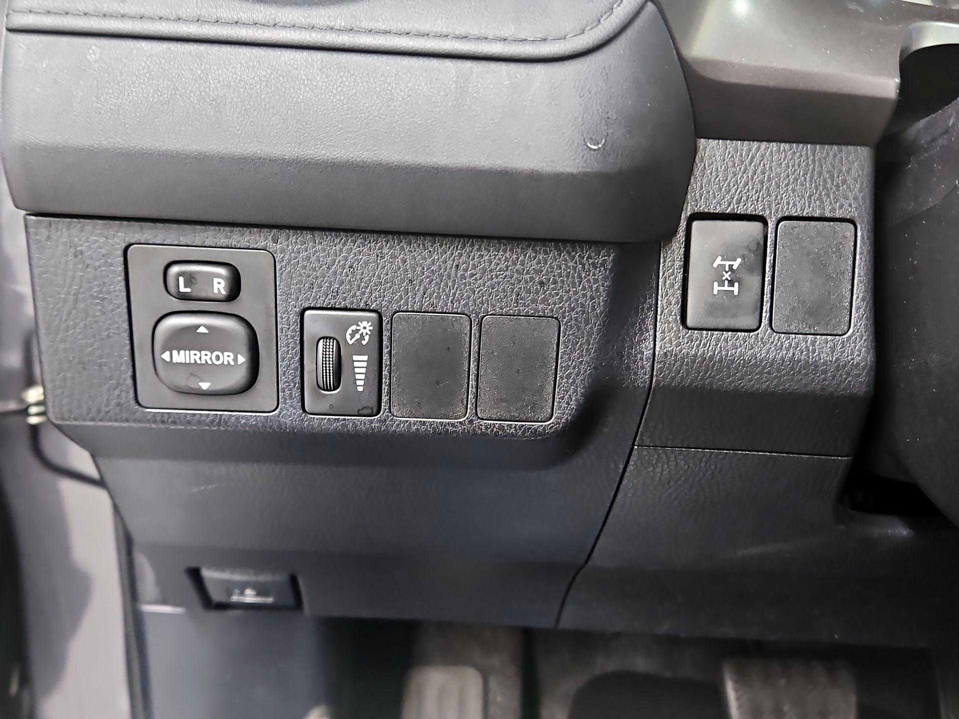Thumbnail: 2016 Toyota RAV4 - 13