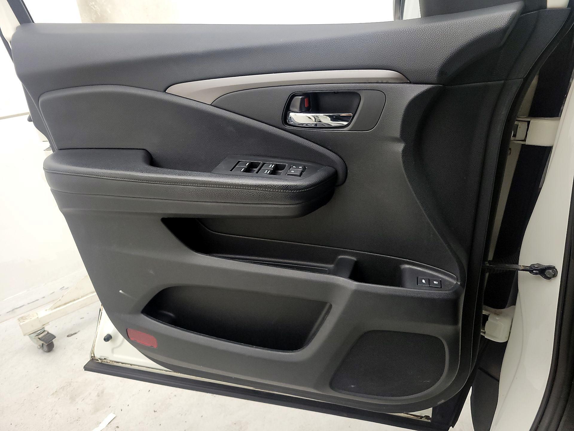 Thumbnail: 2018 Honda Pilot - 12