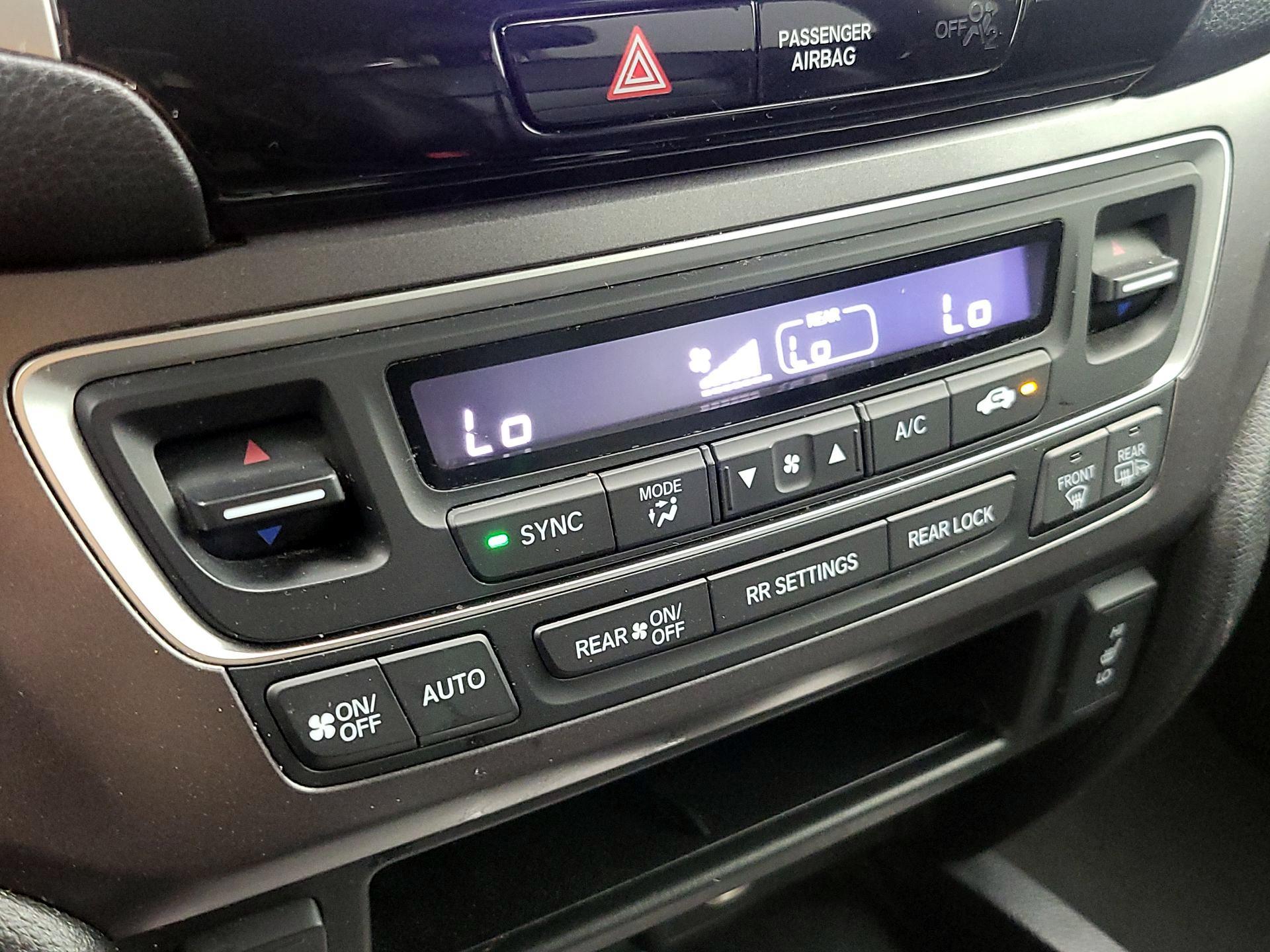 Thumbnail: 2018 Honda Pilot - 16