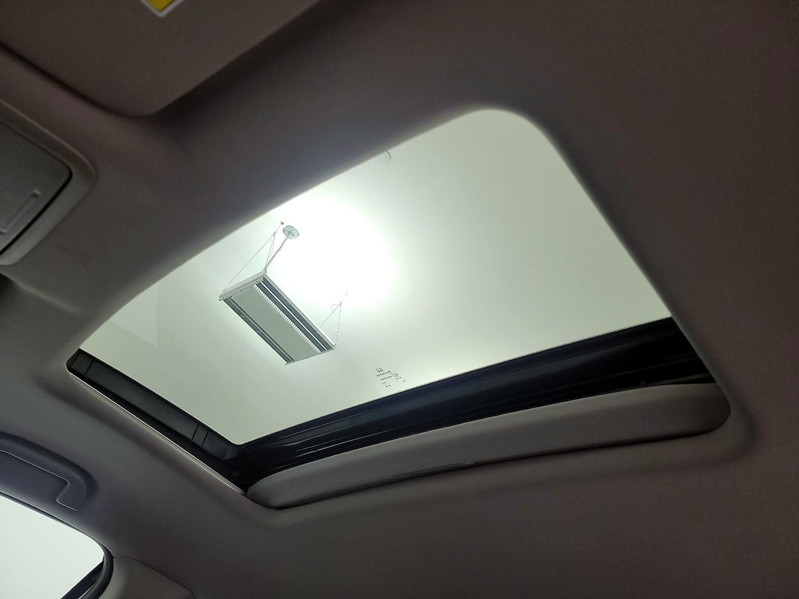 Sunroof(s) & Overhead Airbags