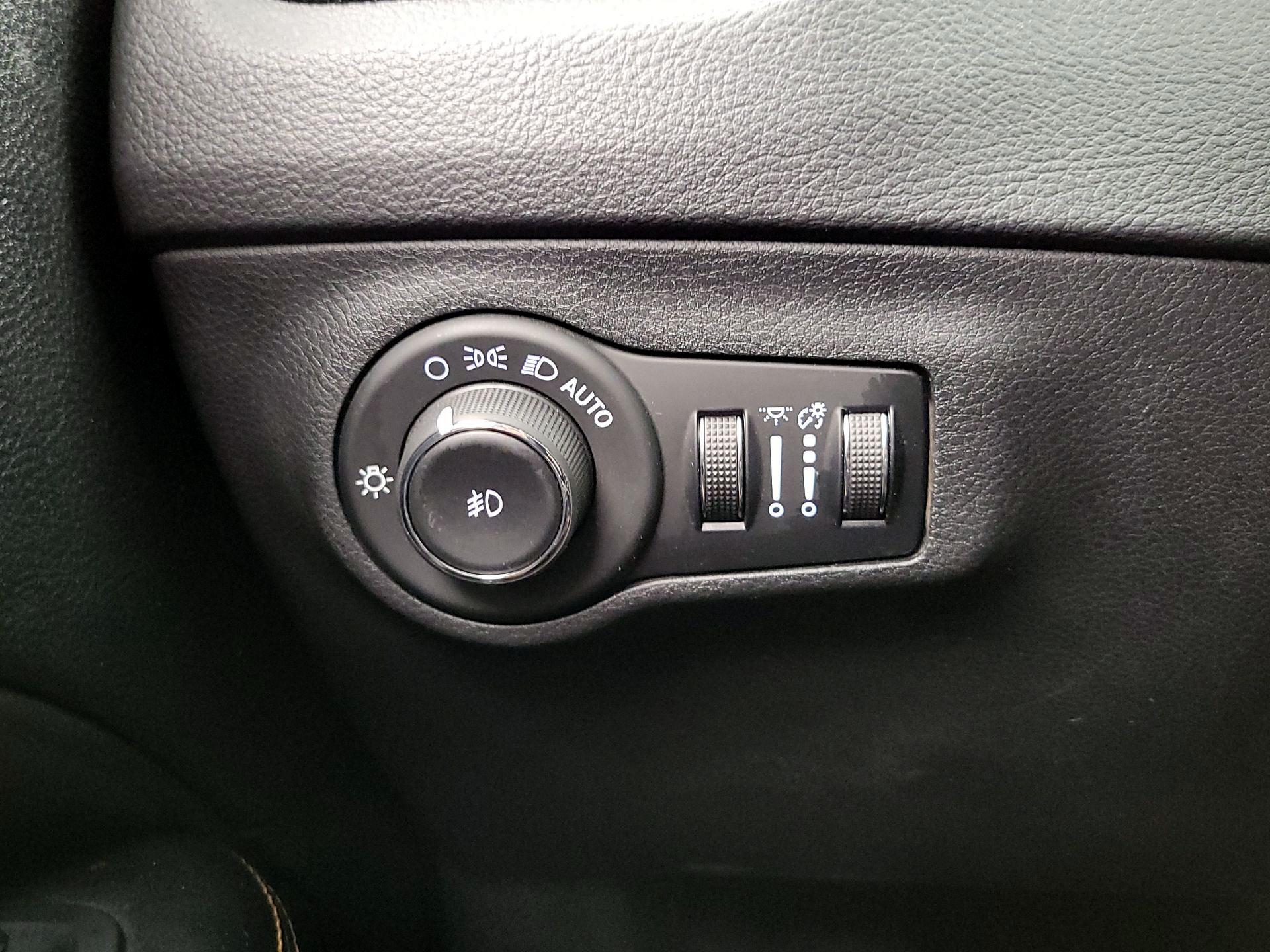 Thumbnail: 2019 Jeep Compass - 13