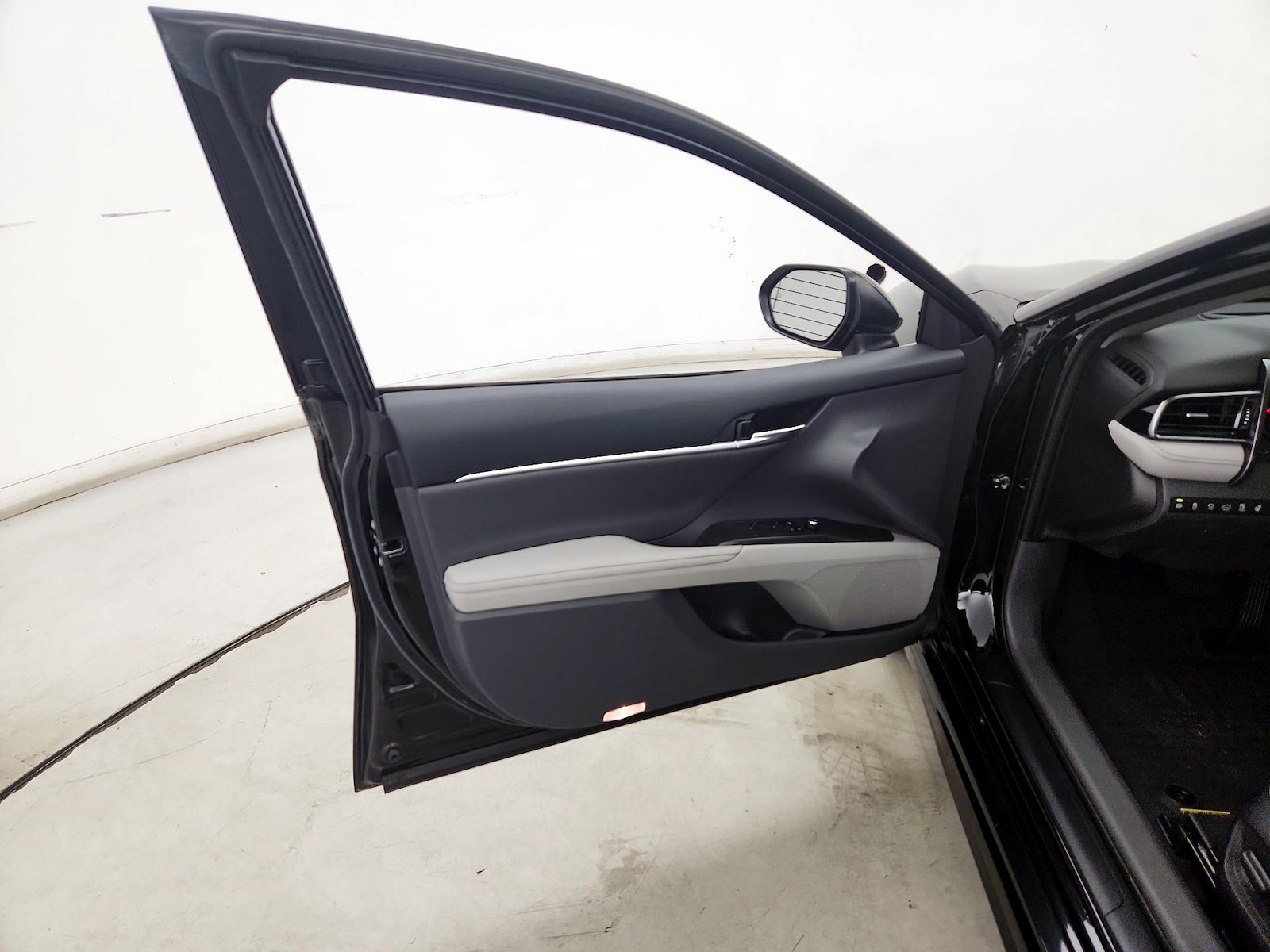 2023 Toyota Camry XSE - Photo 13
