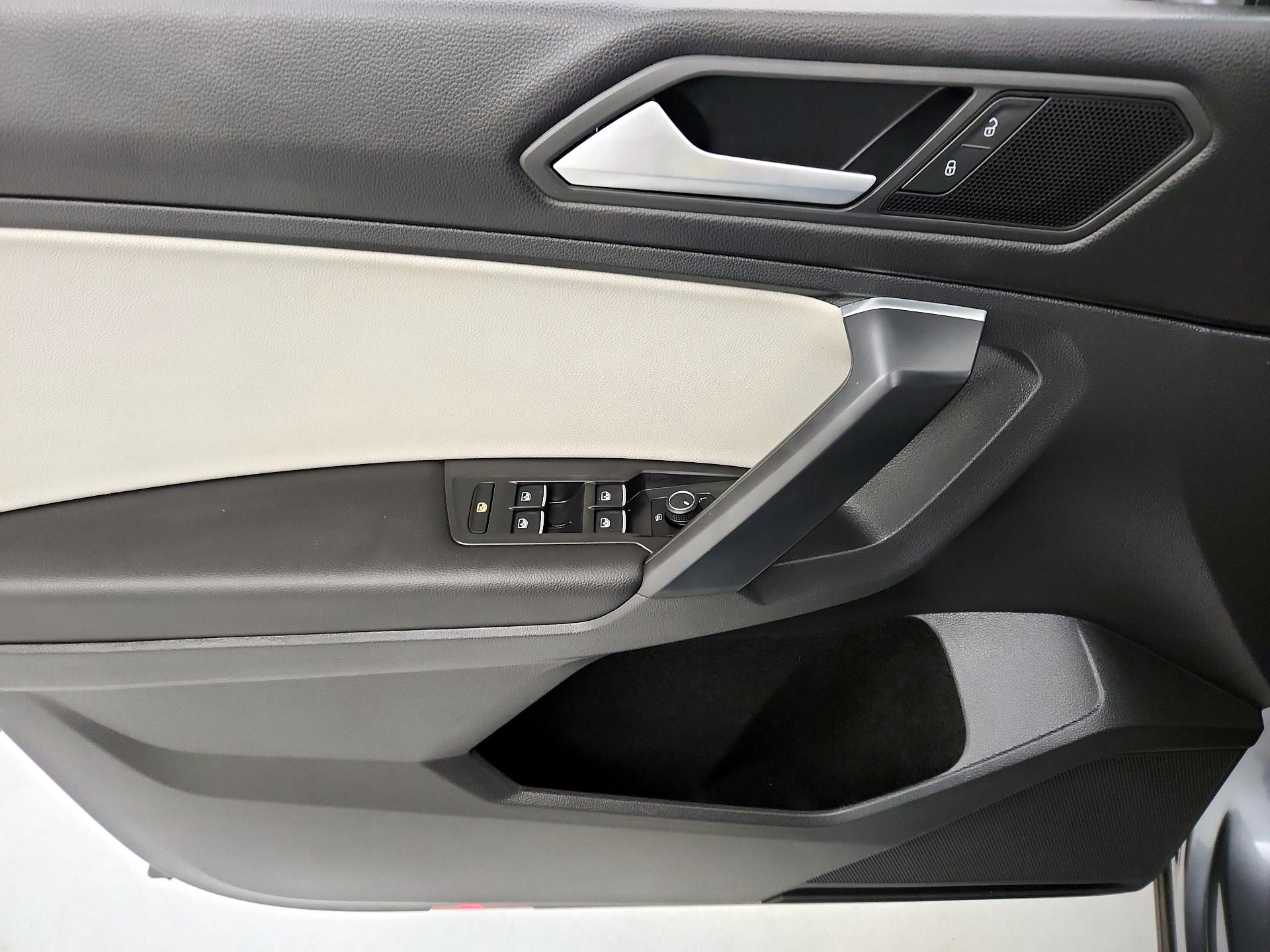 Thumbnail: 2021 Volkswagen Tiguan - 12