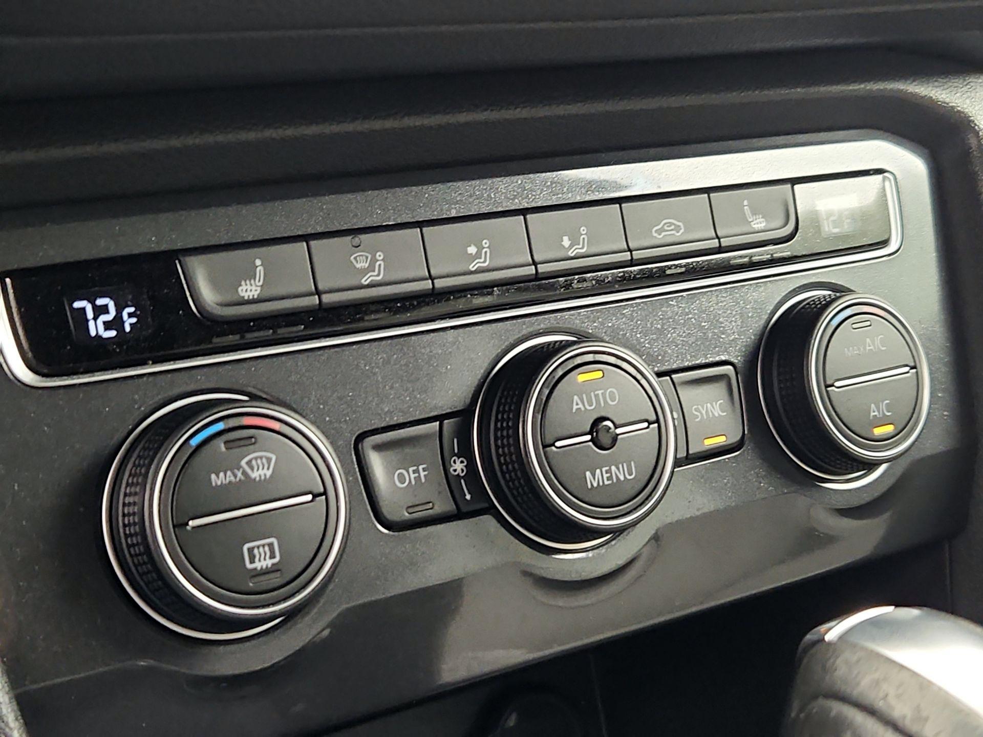 Thumbnail: 2021 Volkswagen Tiguan - 16