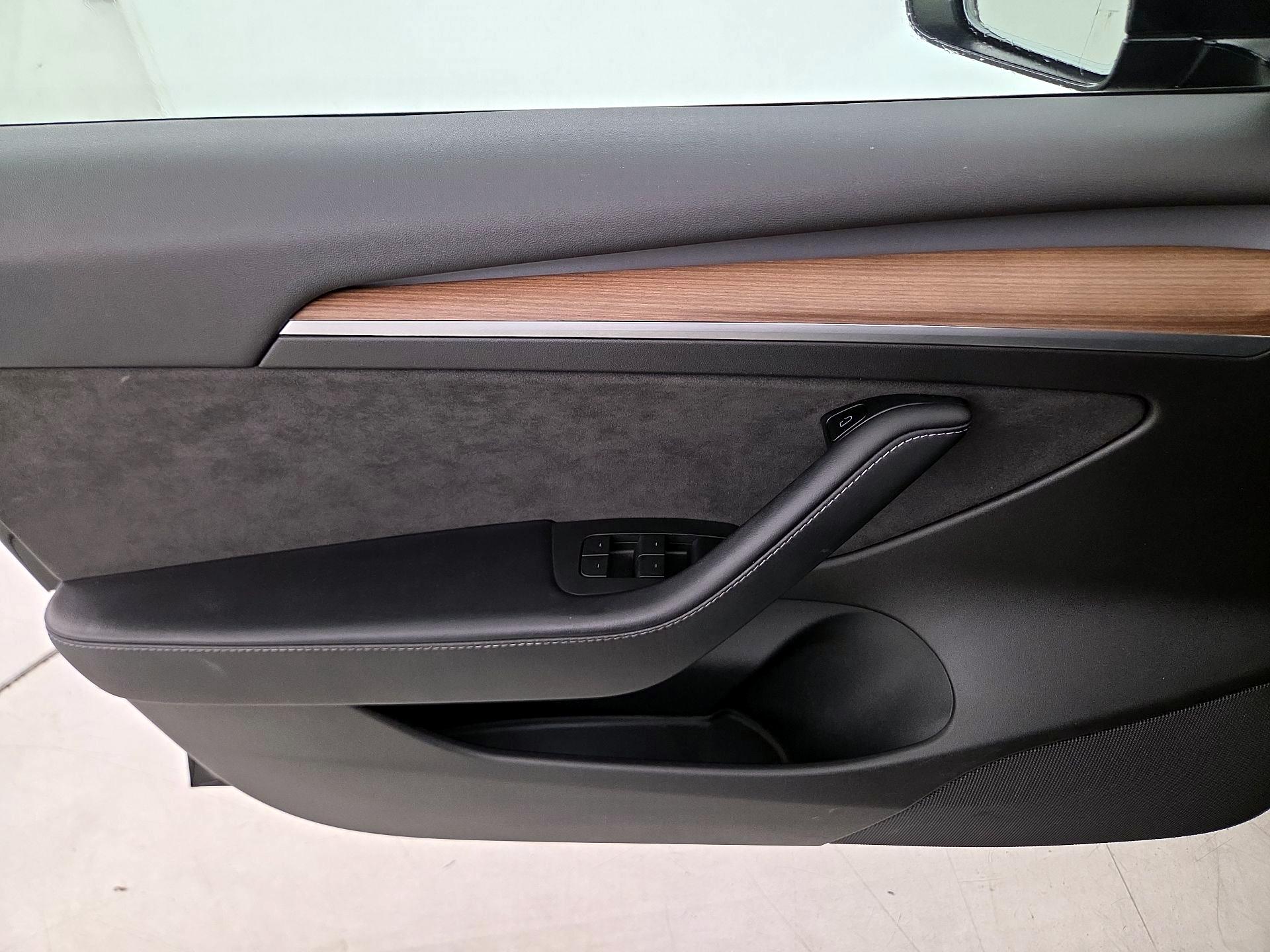 Thumbnail: 2022 Tesla Model 3 - 12