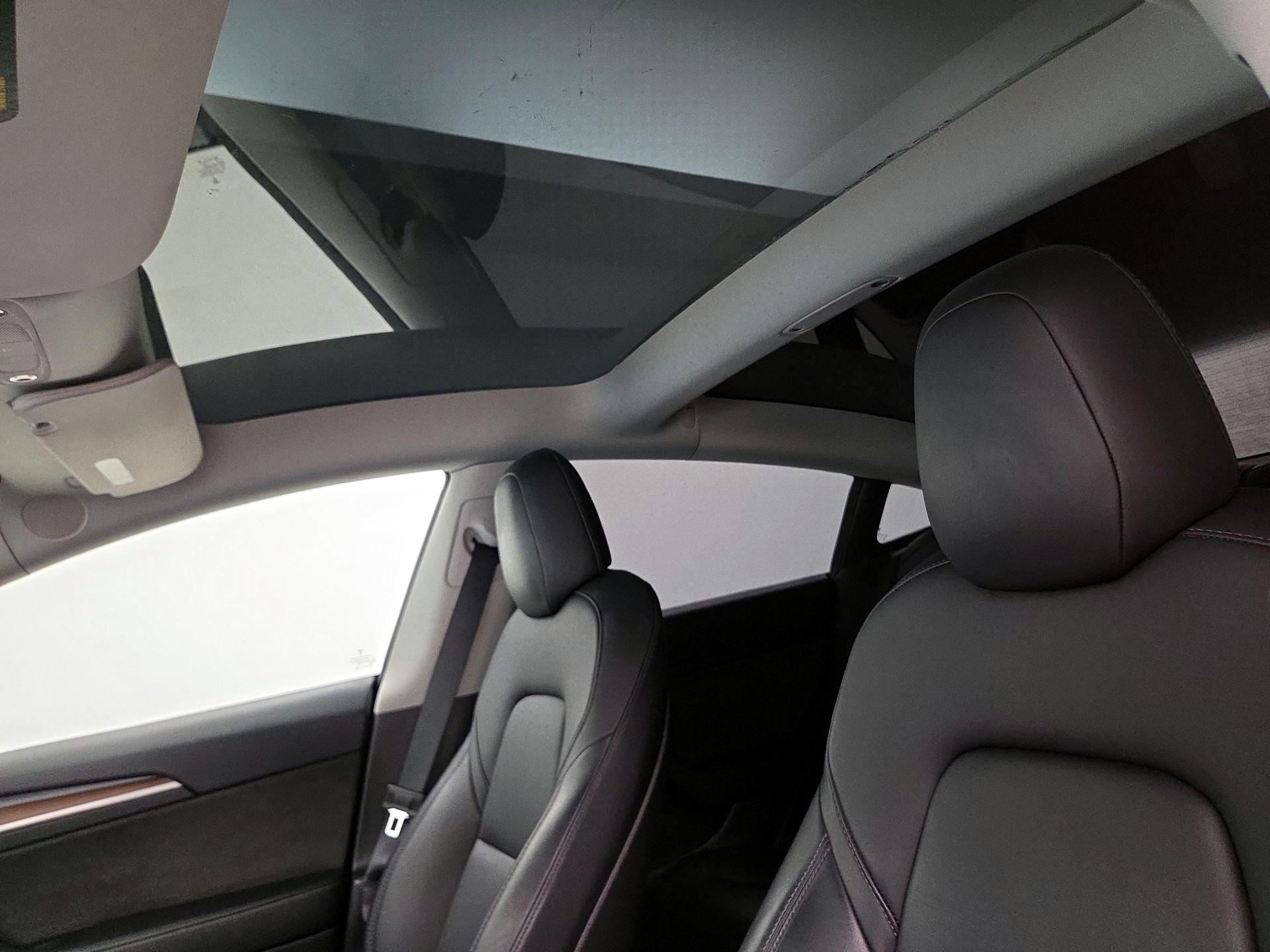 Thumbnail: 2022 Tesla Model 3 - 18