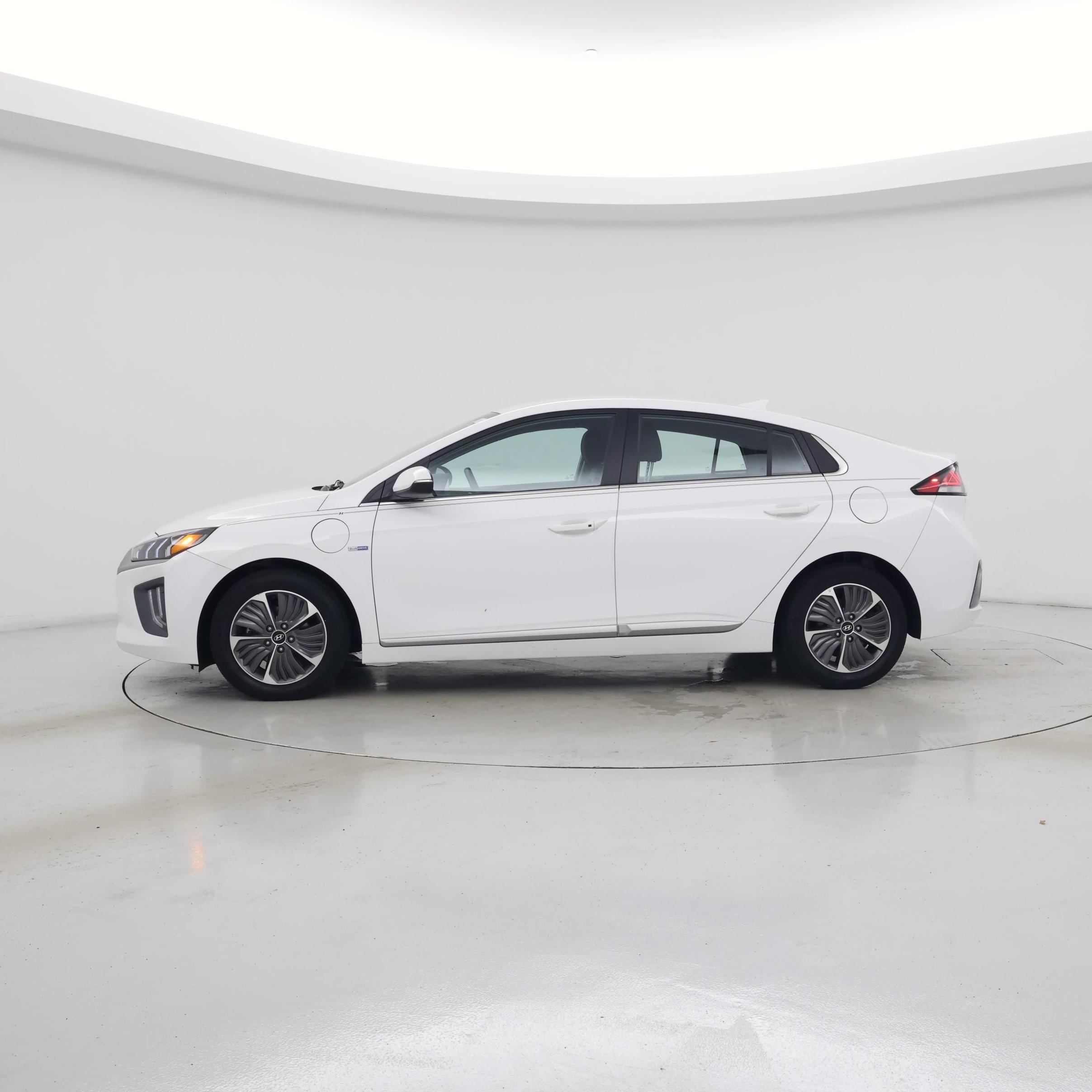 Thumbnail: 2020 Hyundai Ioniq - 3