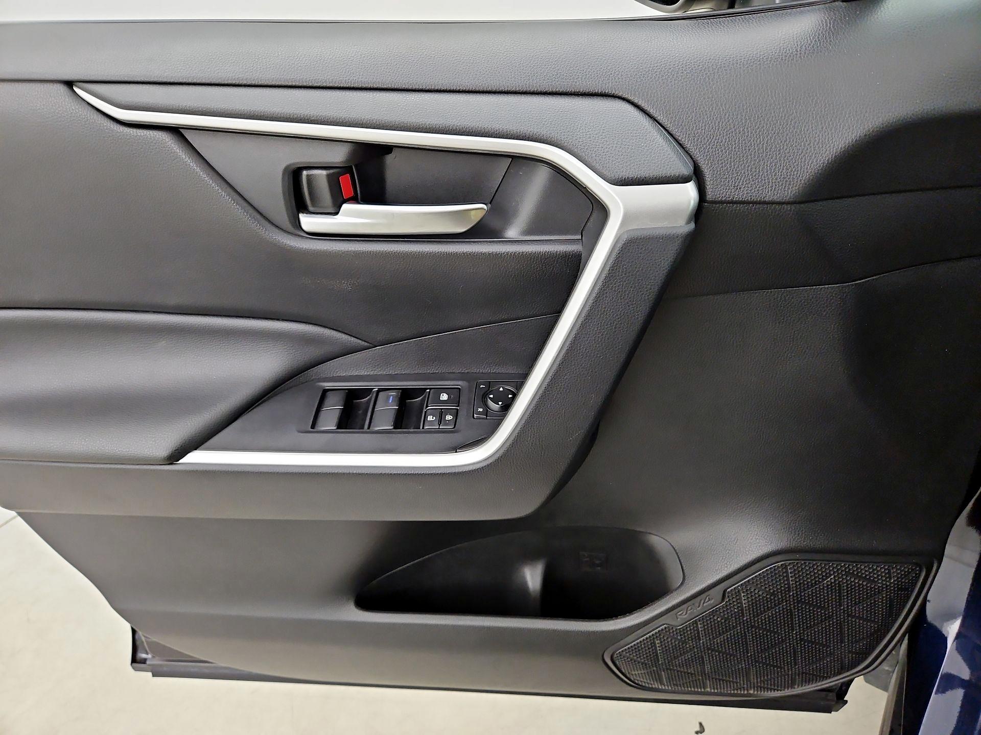 Thumbnail: 2021 Toyota RAV4 - 12