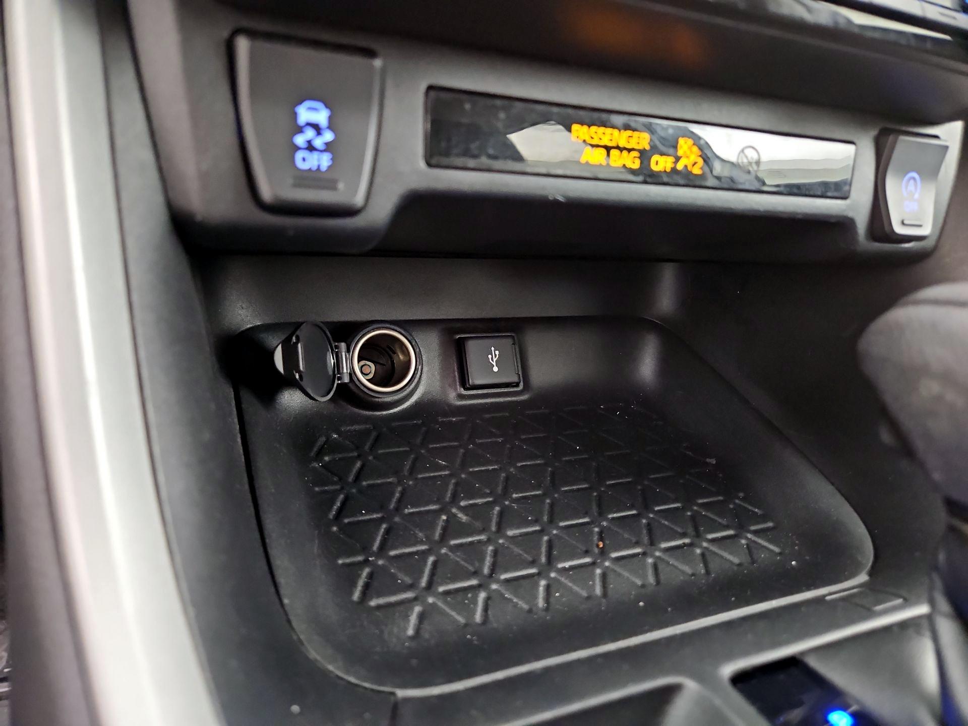 Thumbnail: 2021 Toyota RAV4 - 18