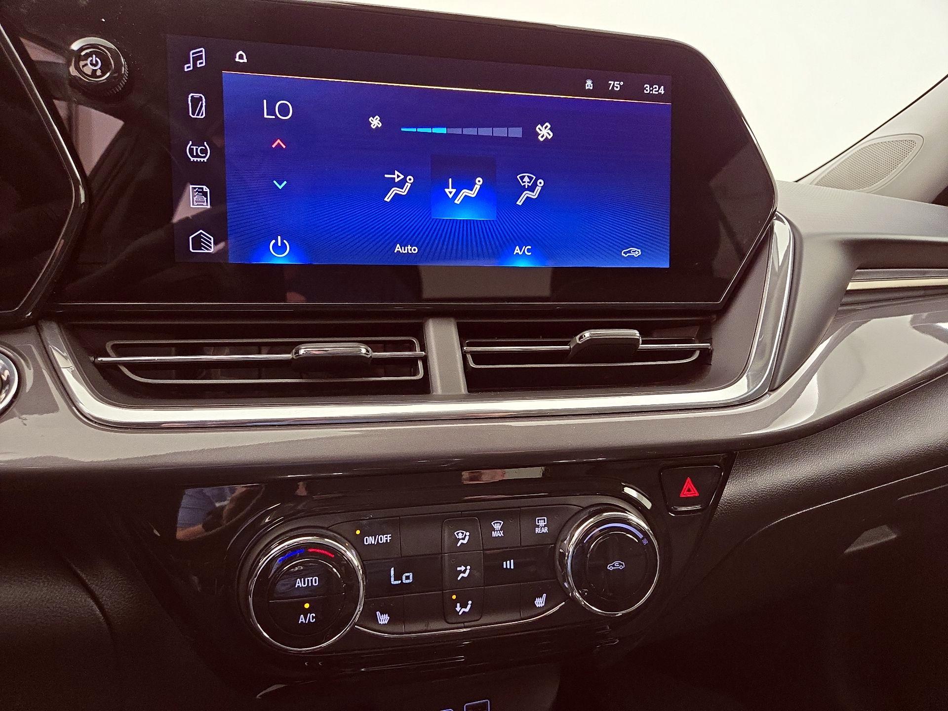 Thumbnail: 2024 Chevrolet Trax - 16
