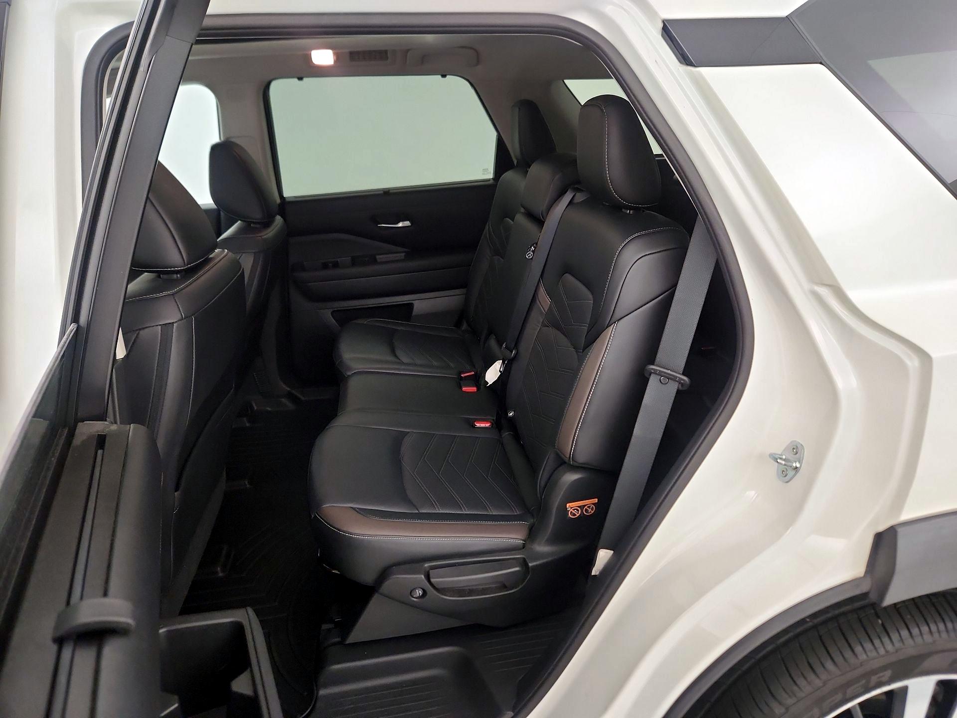 Thumbnail: 2023 Nissan Pathfinder - 20