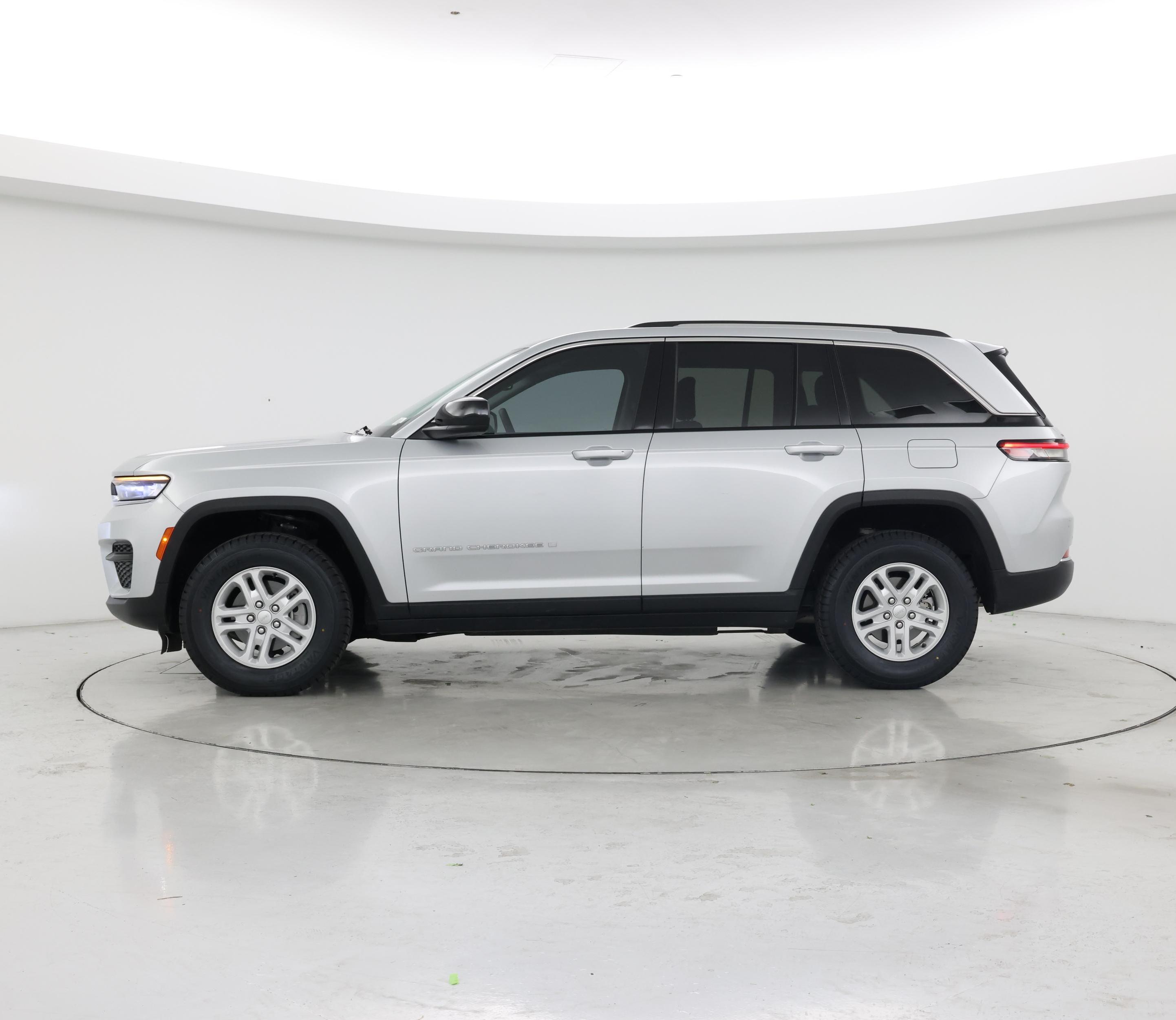 Thumbnail: 2023 Jeep Grand Cherokee - 3