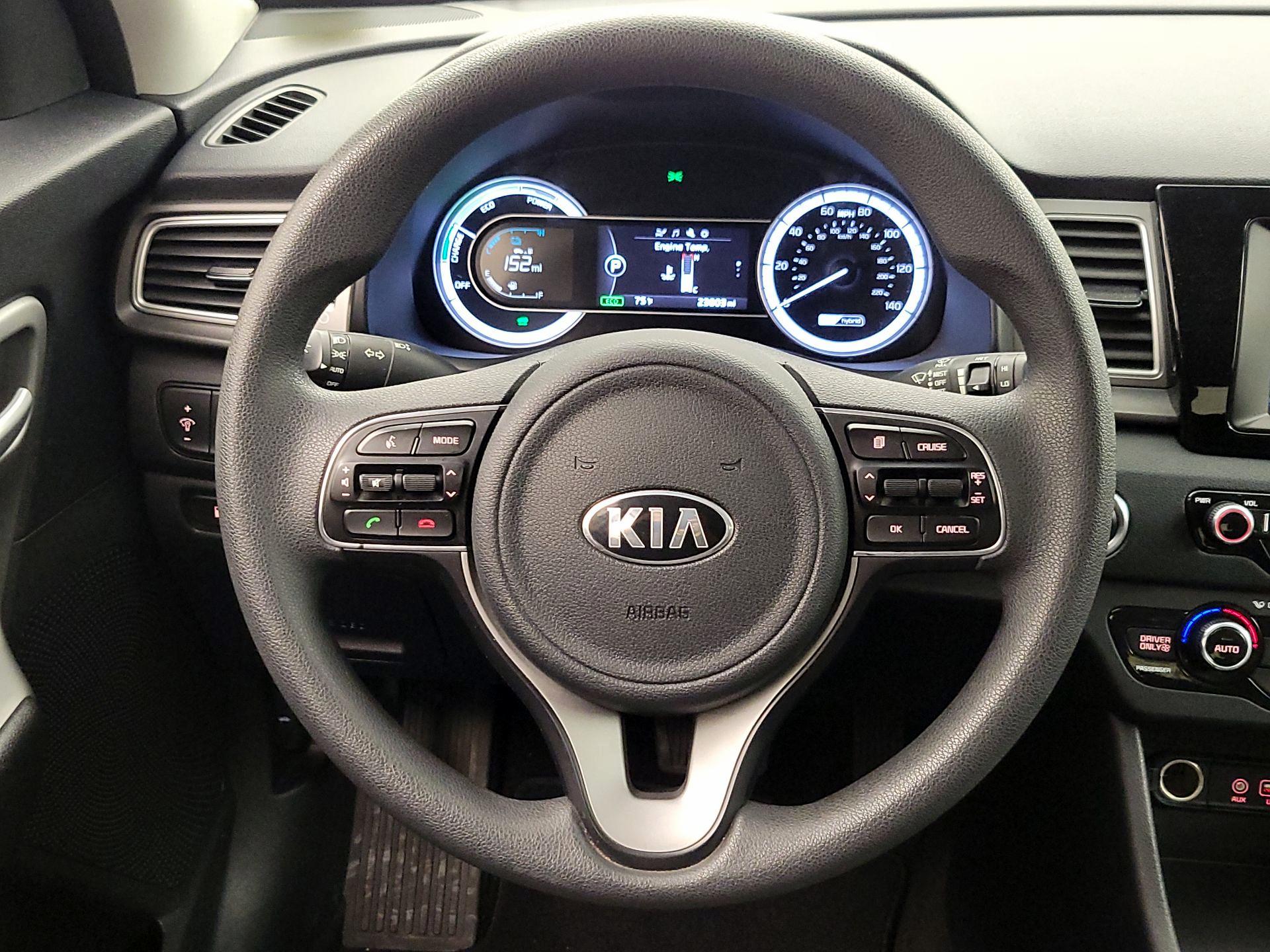 Thumbnail: 2017 Kia Niro - 10