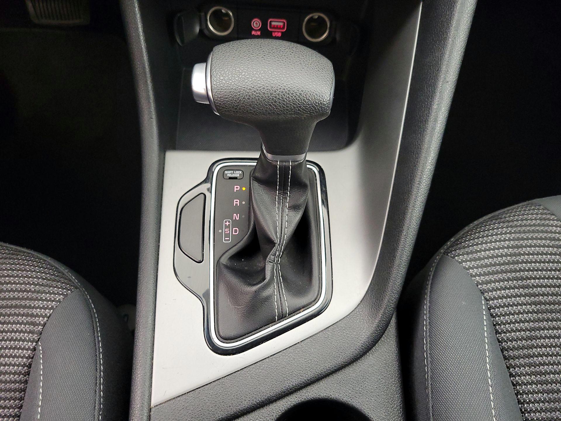 Thumbnail: 2017 Kia Niro - 17
