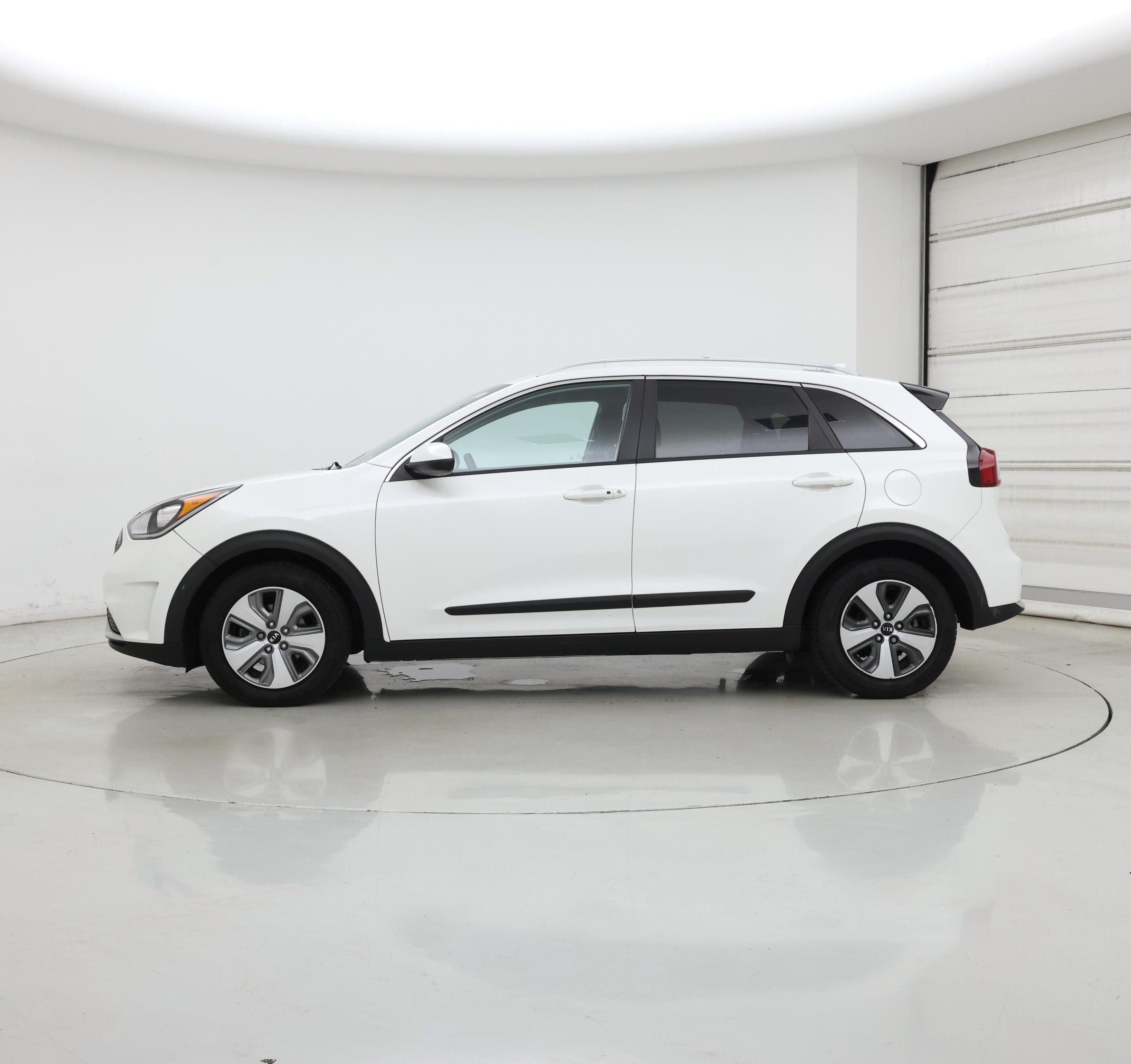 Thumbnail: 2017 Kia Niro - 3