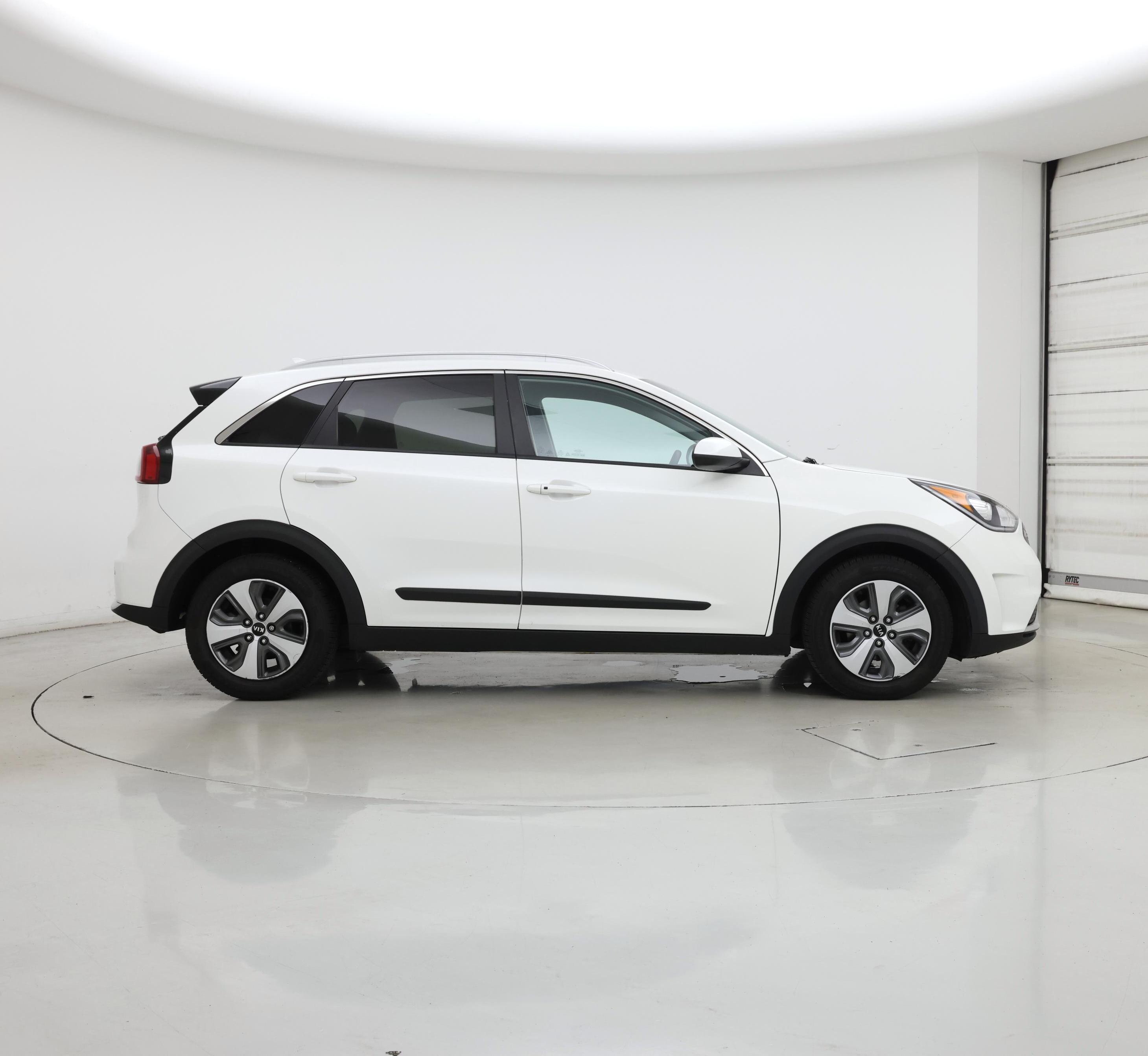 Thumbnail: 2017 Kia Niro - 7