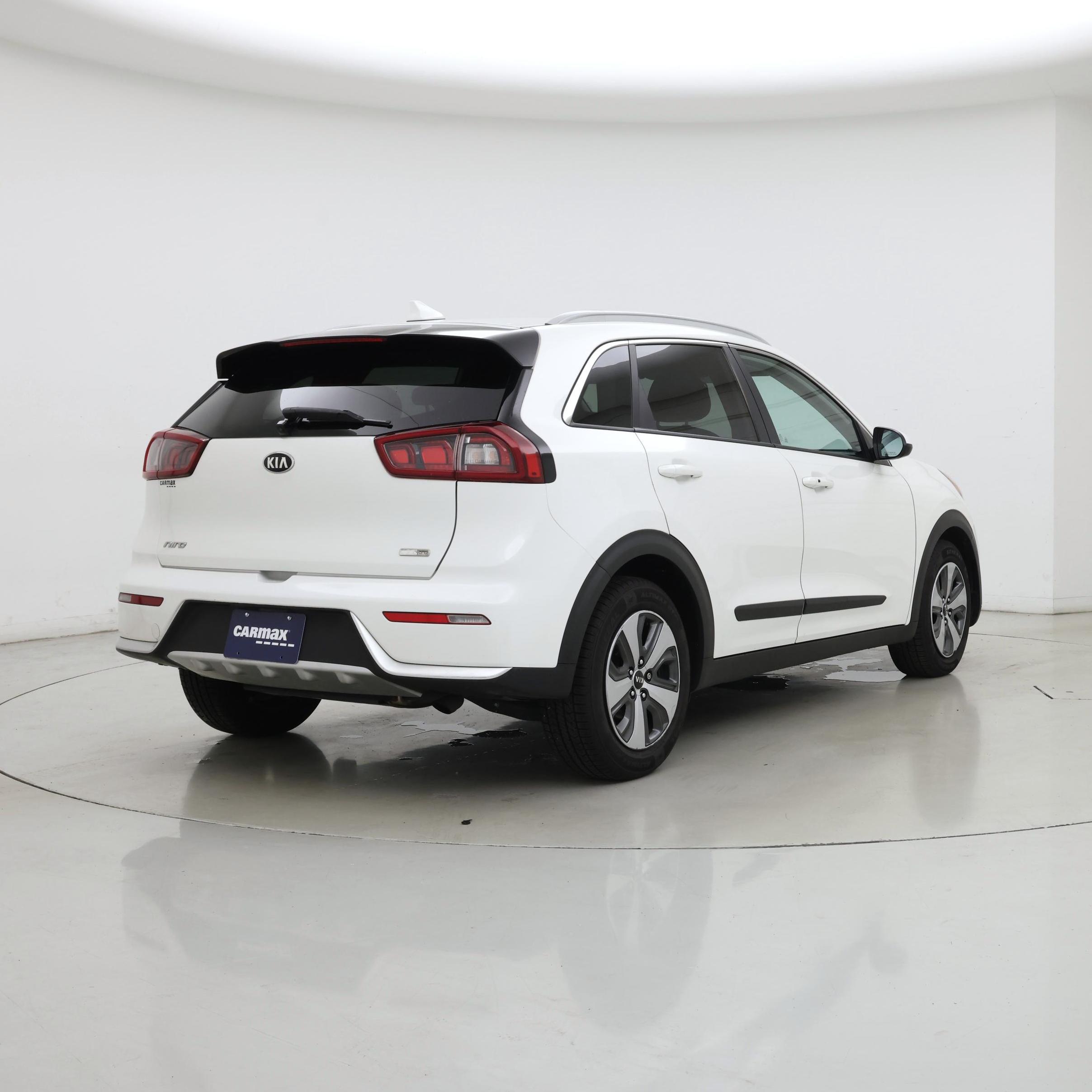 Thumbnail: 2017 Kia Niro - 8