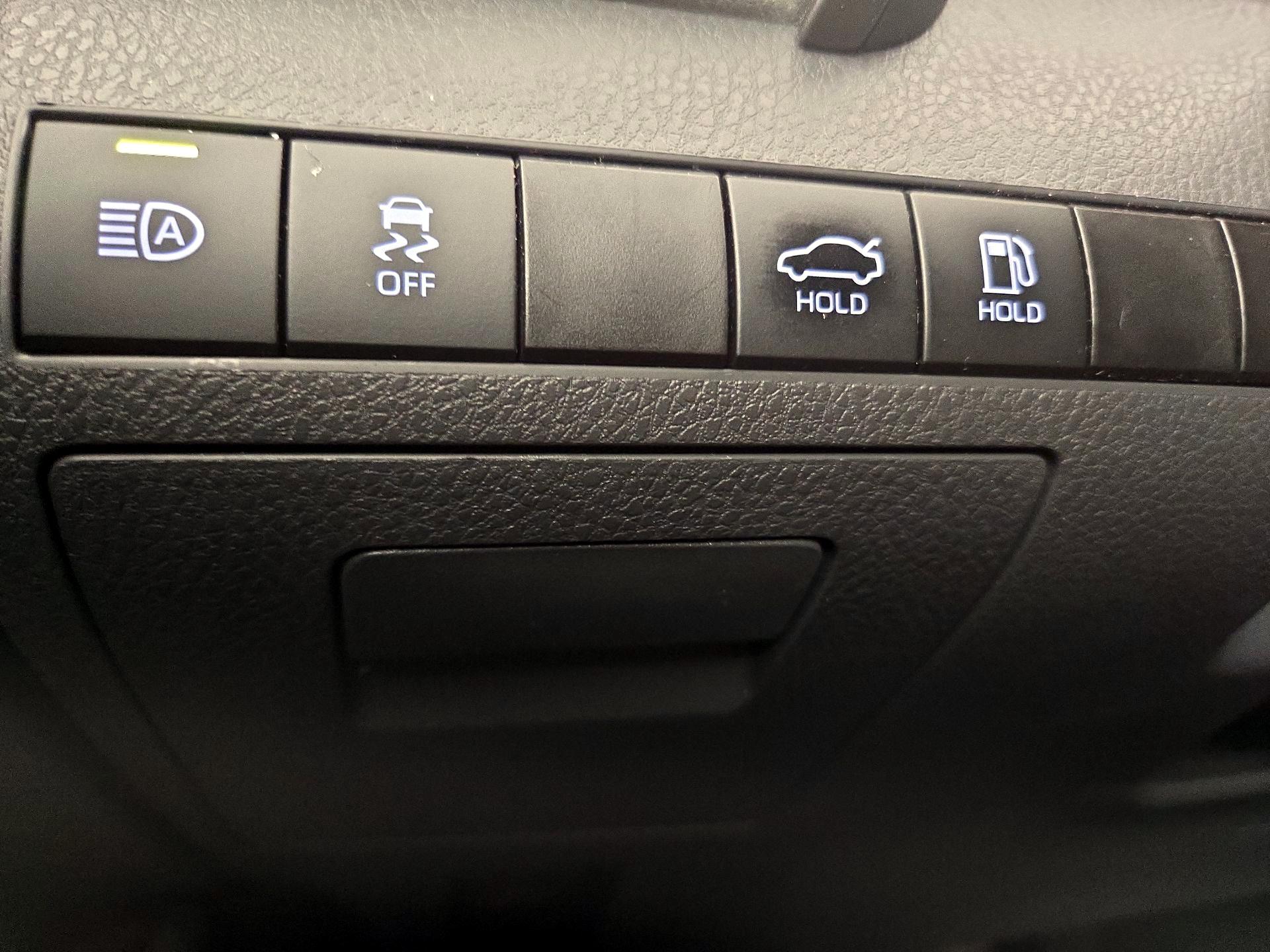 Thumbnail: 2021 Toyota Camry - 13