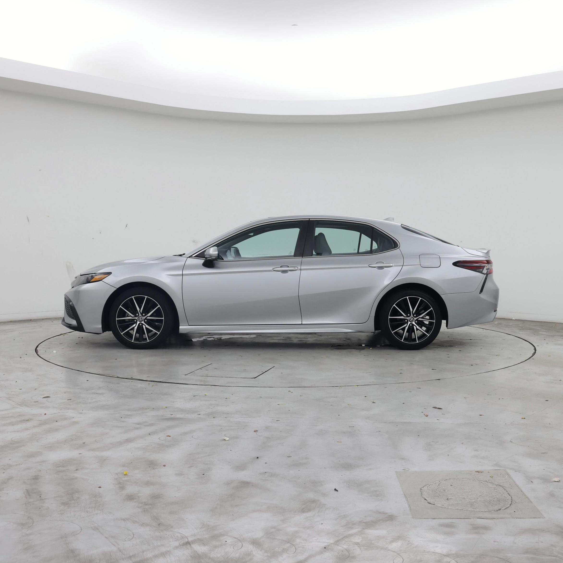 Thumbnail: 2021 Toyota Camry - 3
