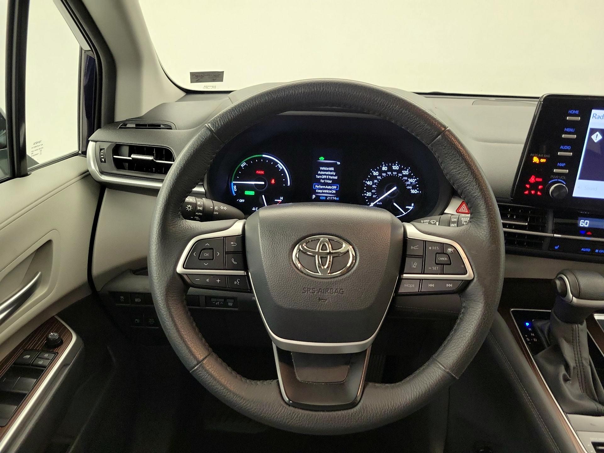 Thumbnail: 2024 Toyota Sienna - 10