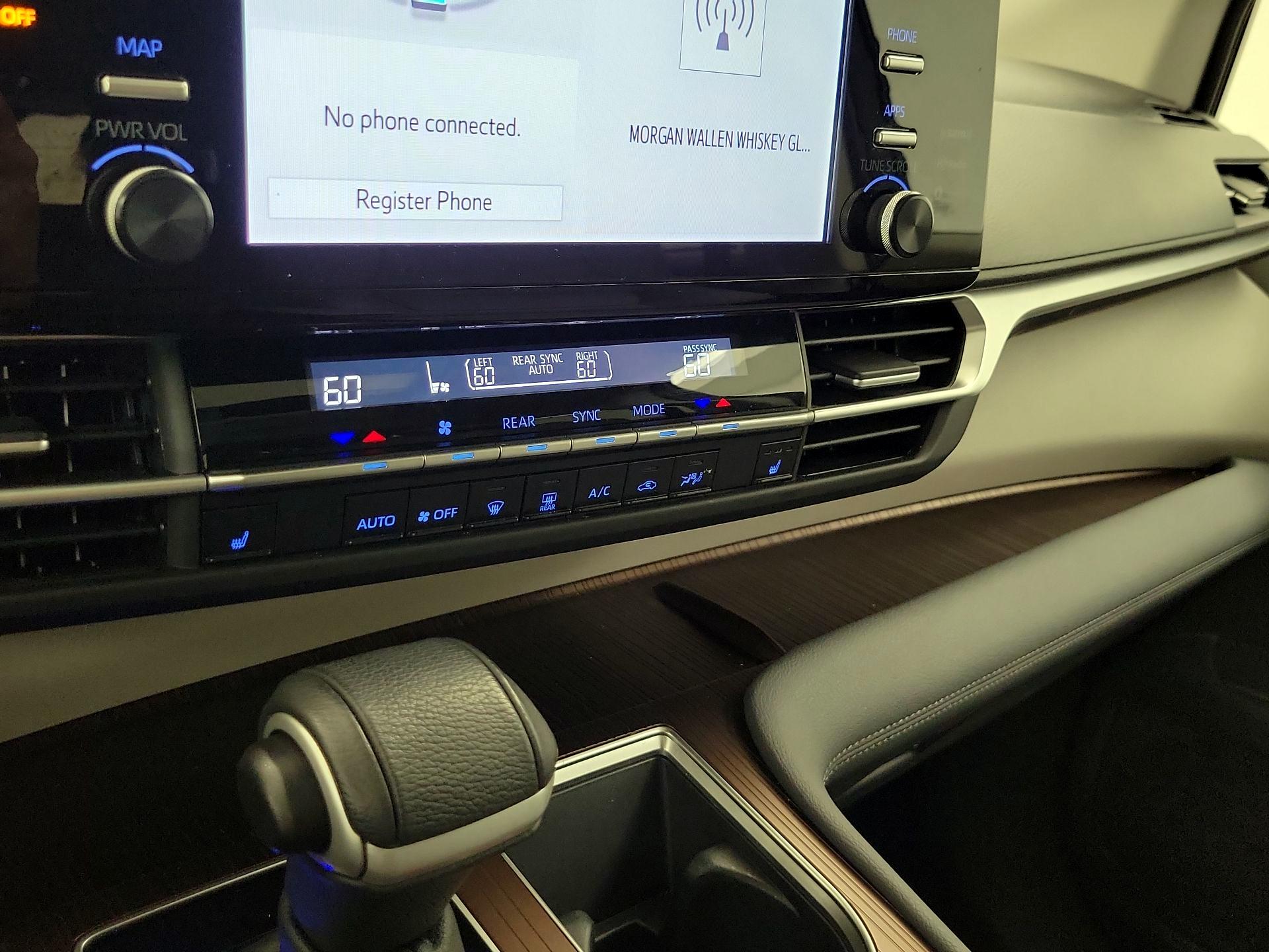 Thumbnail: 2024 Toyota Sienna - 16