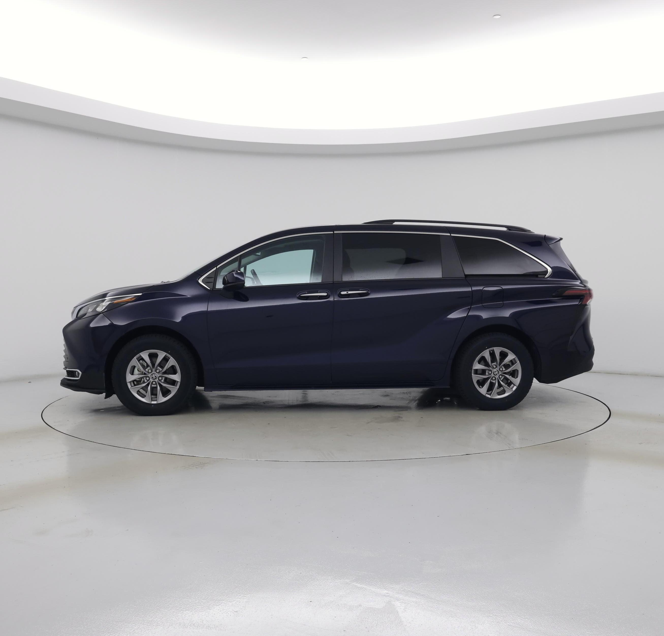 Thumbnail: 2024 Toyota Sienna - 3