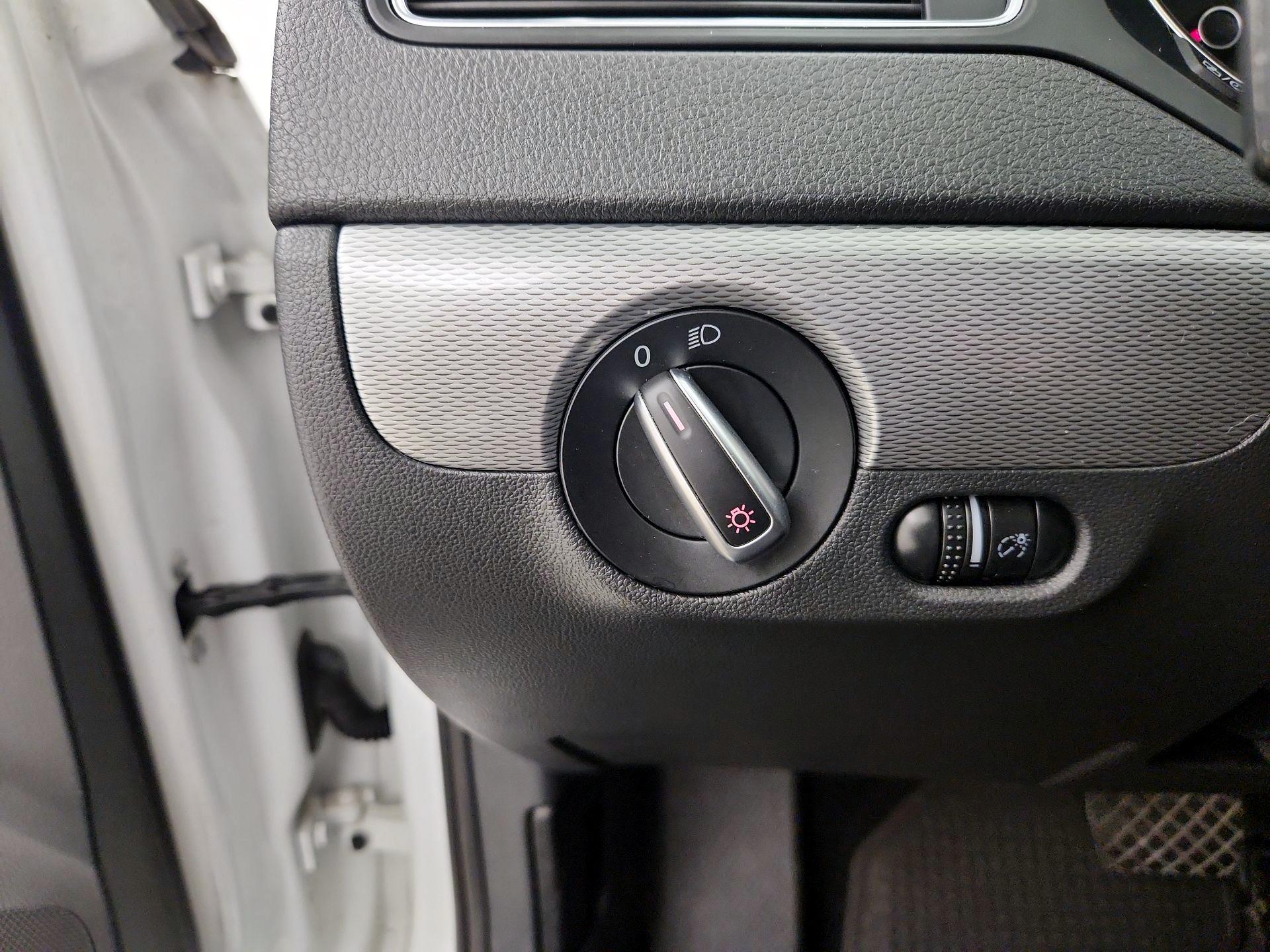 Thumbnail: 2015 Volkswagen Jetta - 13