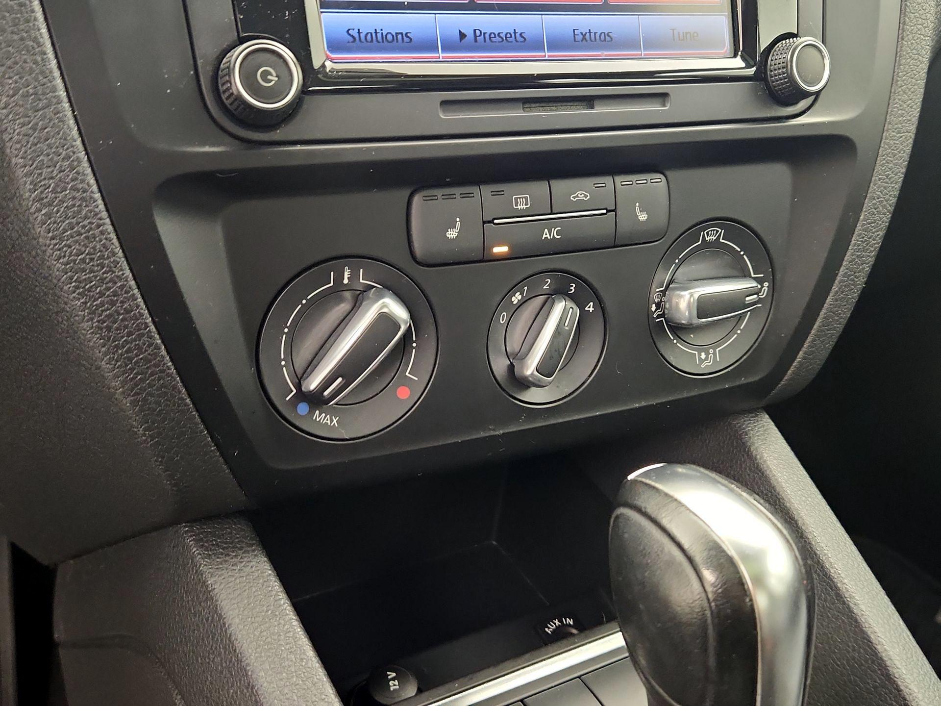 Thumbnail: 2015 Volkswagen Jetta - 16