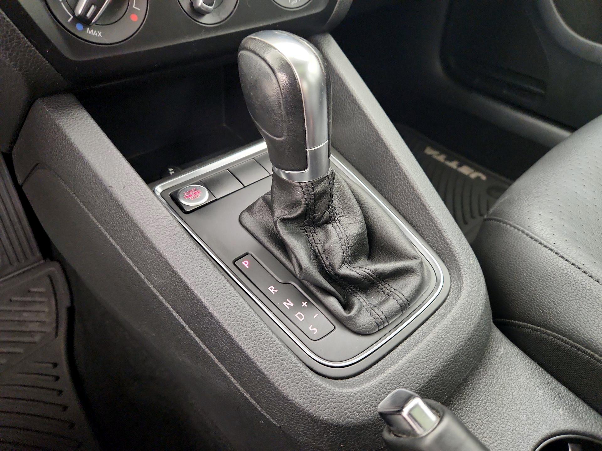 Thumbnail: 2015 Volkswagen Jetta - 17