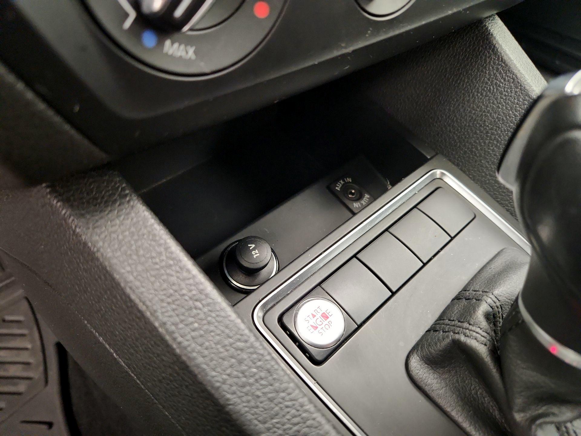 Thumbnail: 2015 Volkswagen Jetta - 18