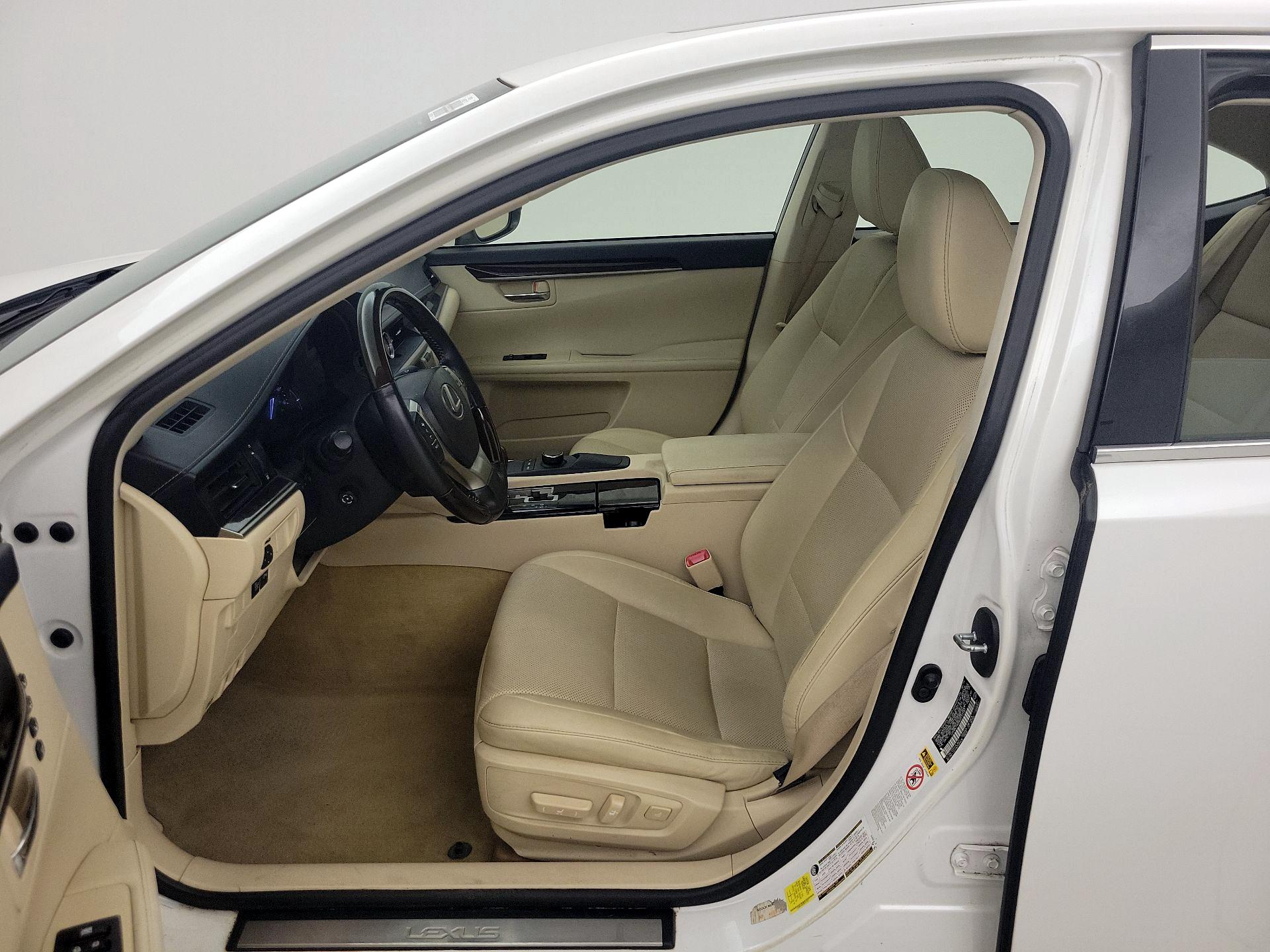 Thumbnail: 2014 Lexus ES - 11