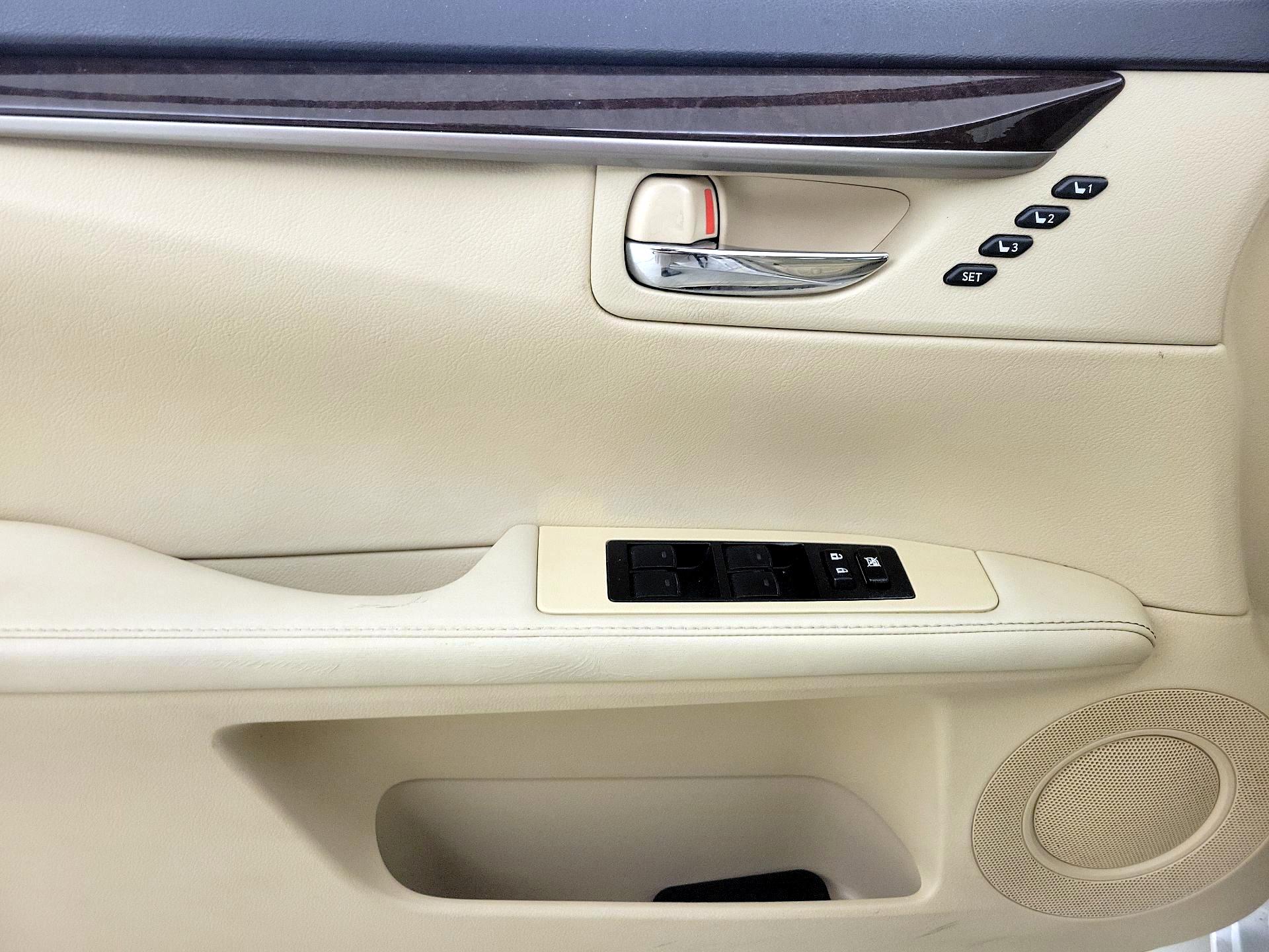 Thumbnail: 2014 Lexus ES - 12