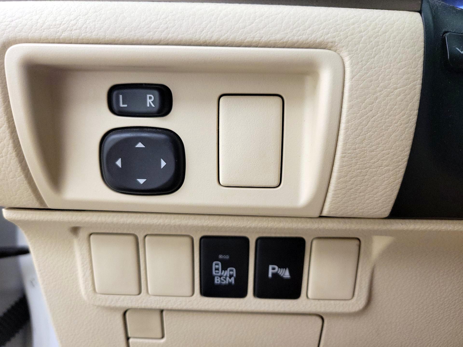 Thumbnail: 2014 Lexus ES - 13