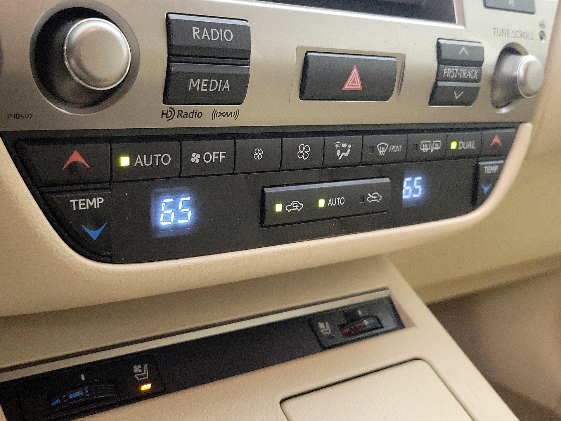 Thumbnail: 2014 Lexus ES - 16